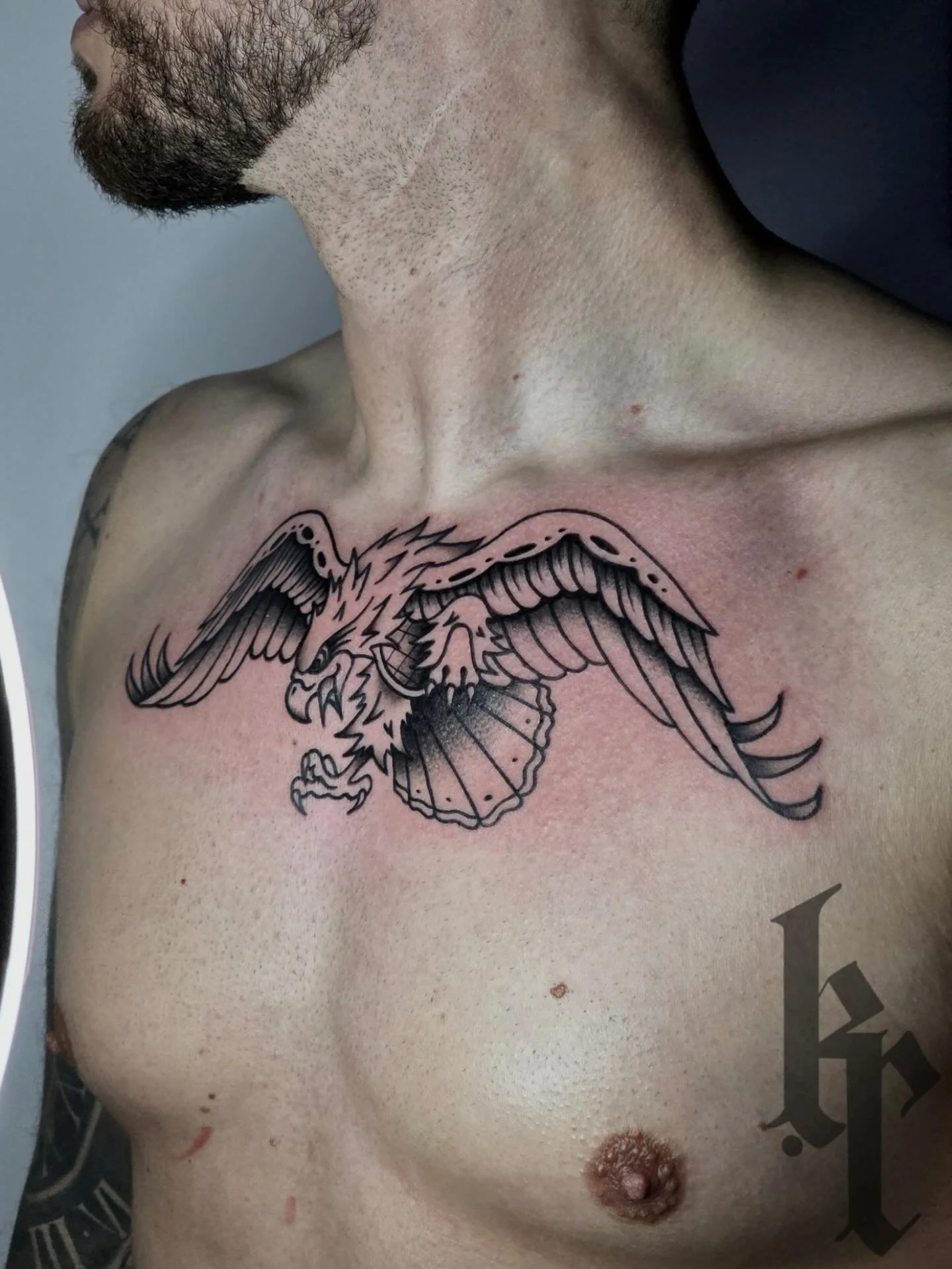 i&rsquo;m so grateful to have tattooed so many eagles lately, thanks for the trust &amp; creative freedom Kyle! 
@kyletabor 
@screamineagletattoo 
&bull;
&bull;
&bull;
#downtownkelowna #americantraditionaltattoo #chesttattoo #screamineagletattoo #gra