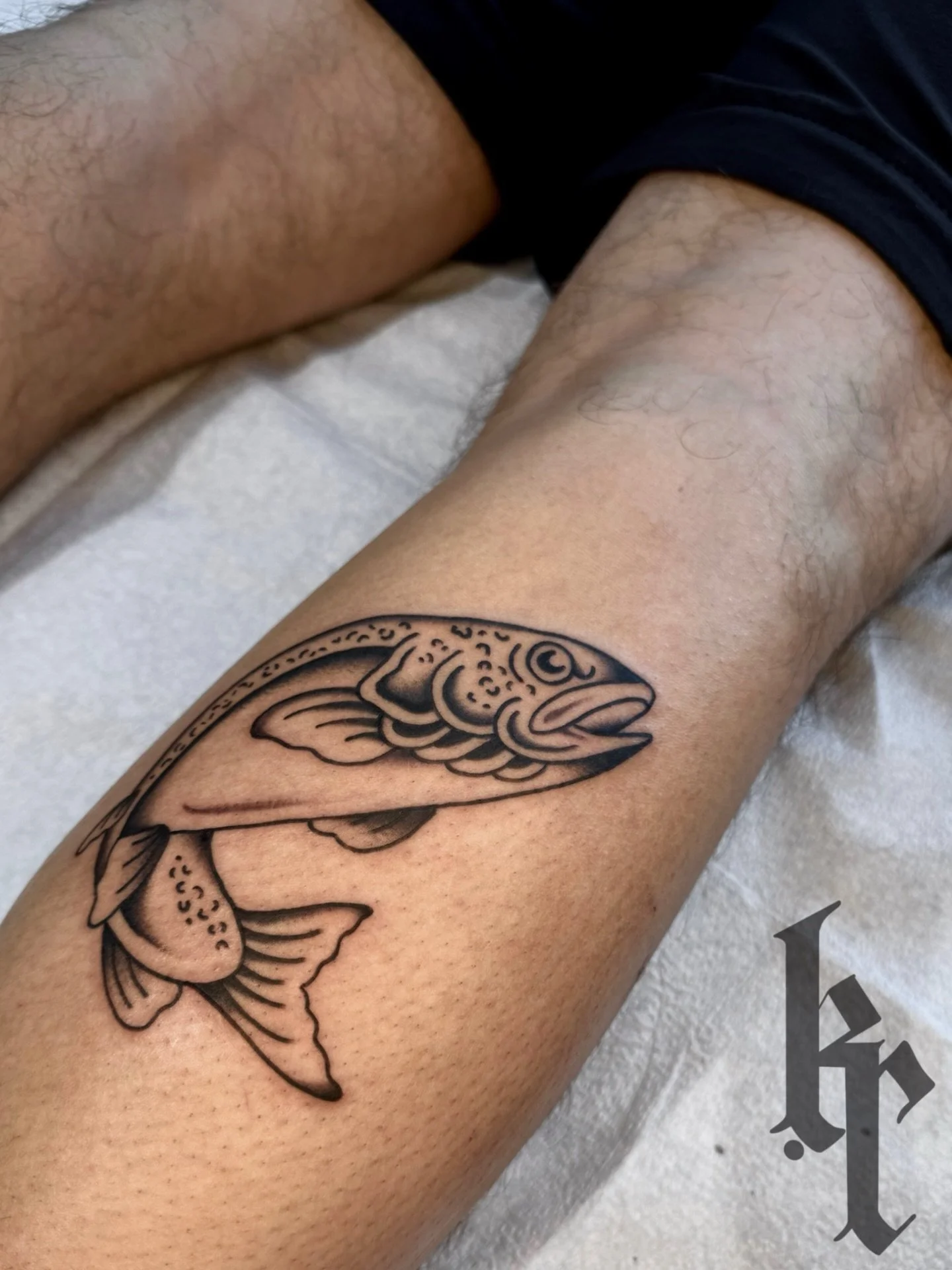 more fish please🎣
&bull;
&bull;
&bull;
#americantraditionaltattoo #downtownkelowna #screamineagletattoo #fishtattoo #flash