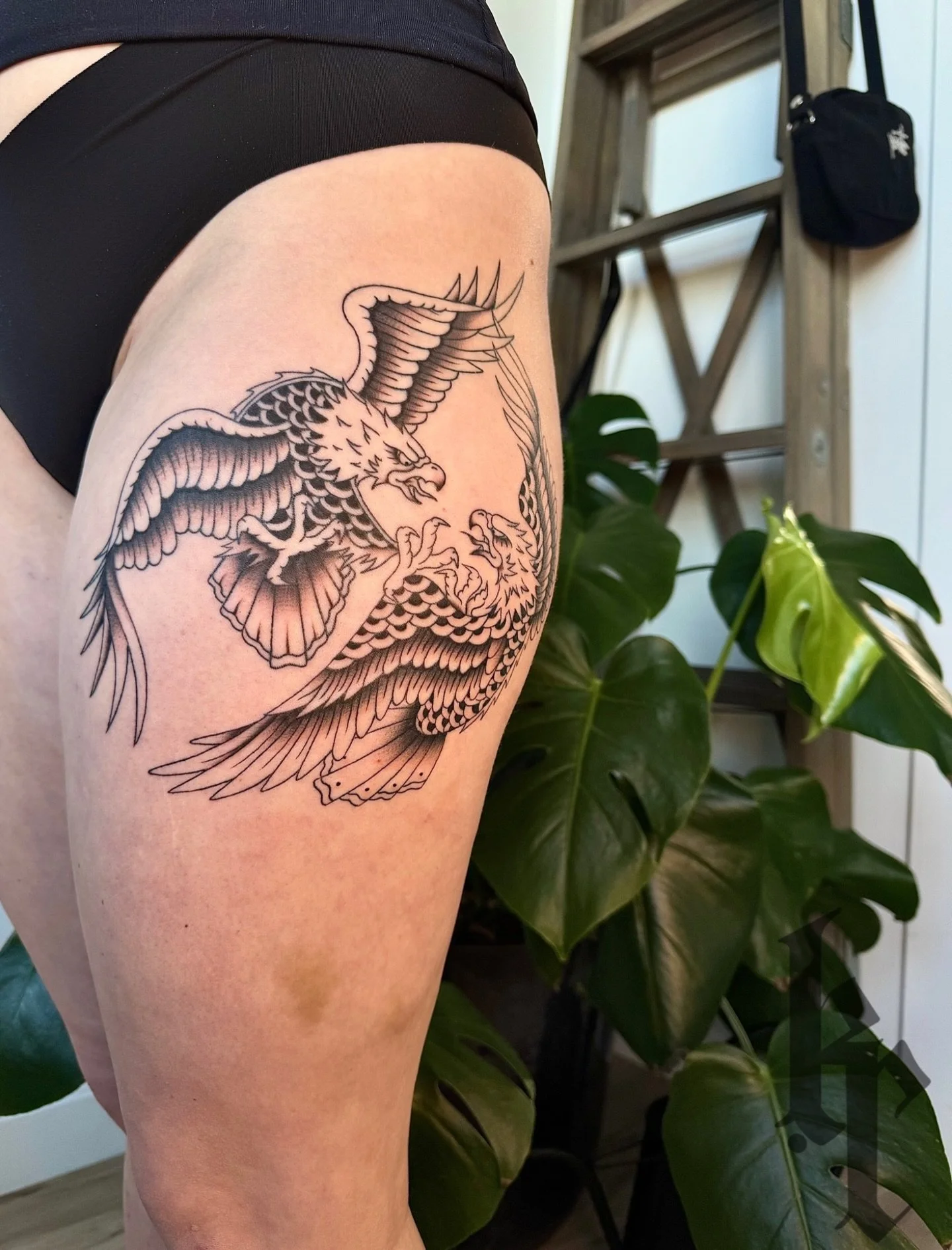 pair of eagles for @mackenzie.1ong 🦅👯&zwj;♀️
thanks for the trust &amp; making the trip out
&bull;
&bull;
&bull;
#paired #eagles #screamineagle #screamineagletattoo #downtownkelowna