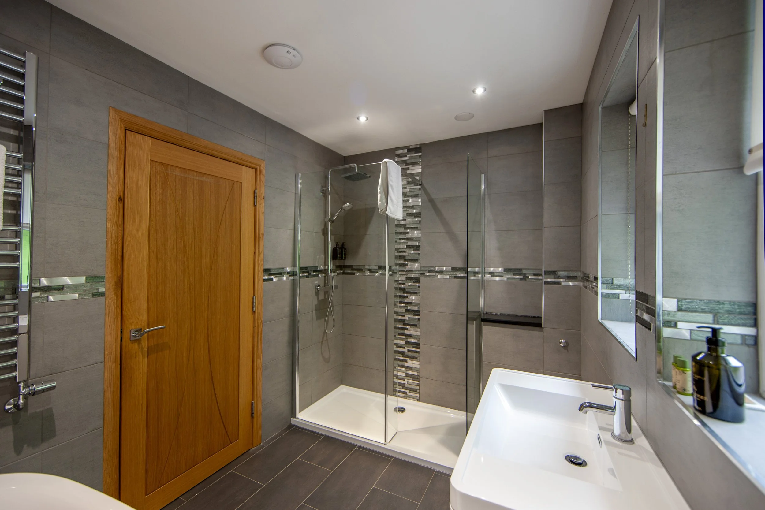 1Z6E0174 R24 ensuite.jpg