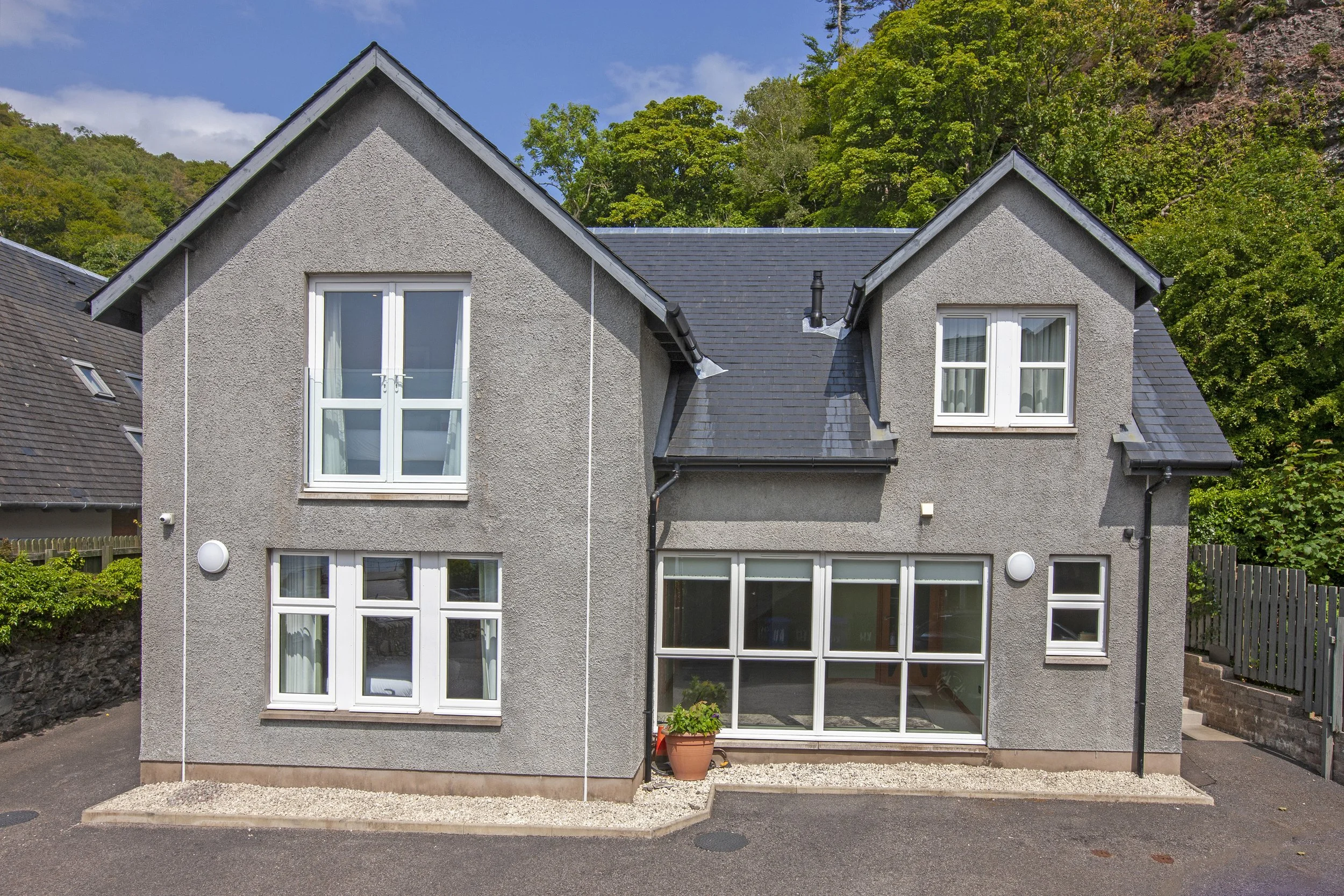 1Z6E9556 exterior.jpg