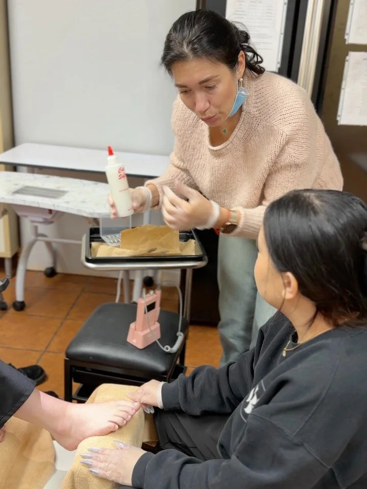 It&rsquo;s a busy day here at Saddleback Beauty! One of our instructors is giving a demo for a dry pedicure. This dry pedicure technique is interesting because it doesn&rsquo;t involve soaking the feet in water. Pretty neat! #saddlebackbeautyacademy 