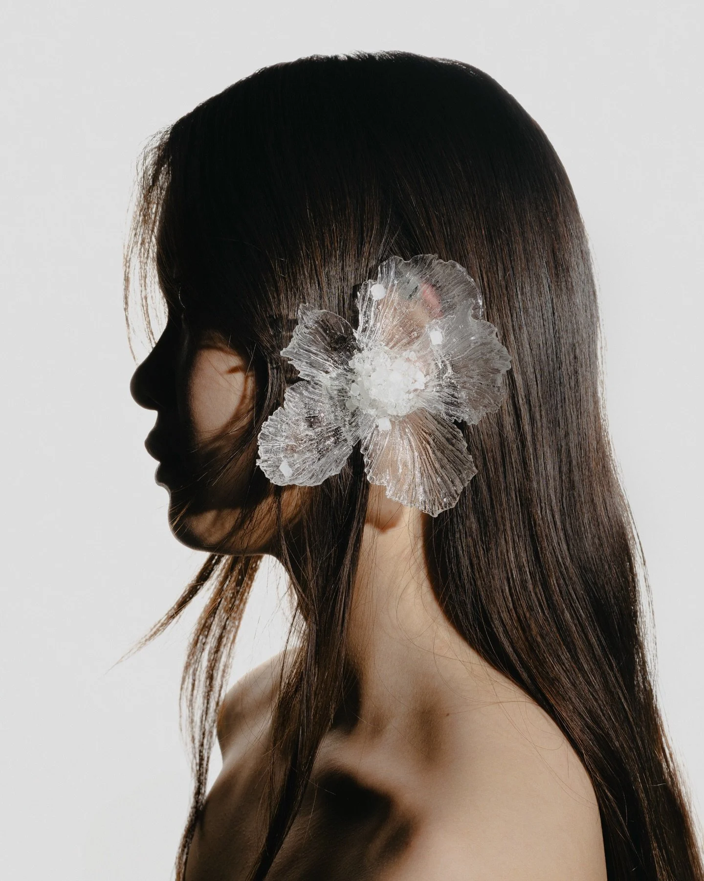 [SPRING ISSUE] Cocktail jewelry was never subtle. Popularized in the 1920s, it was defined by oversized stones, bold proportions, and a desire to be seen.

Crafted from delicate sugar yet durable enough to wear, our team conducted a study in wearable