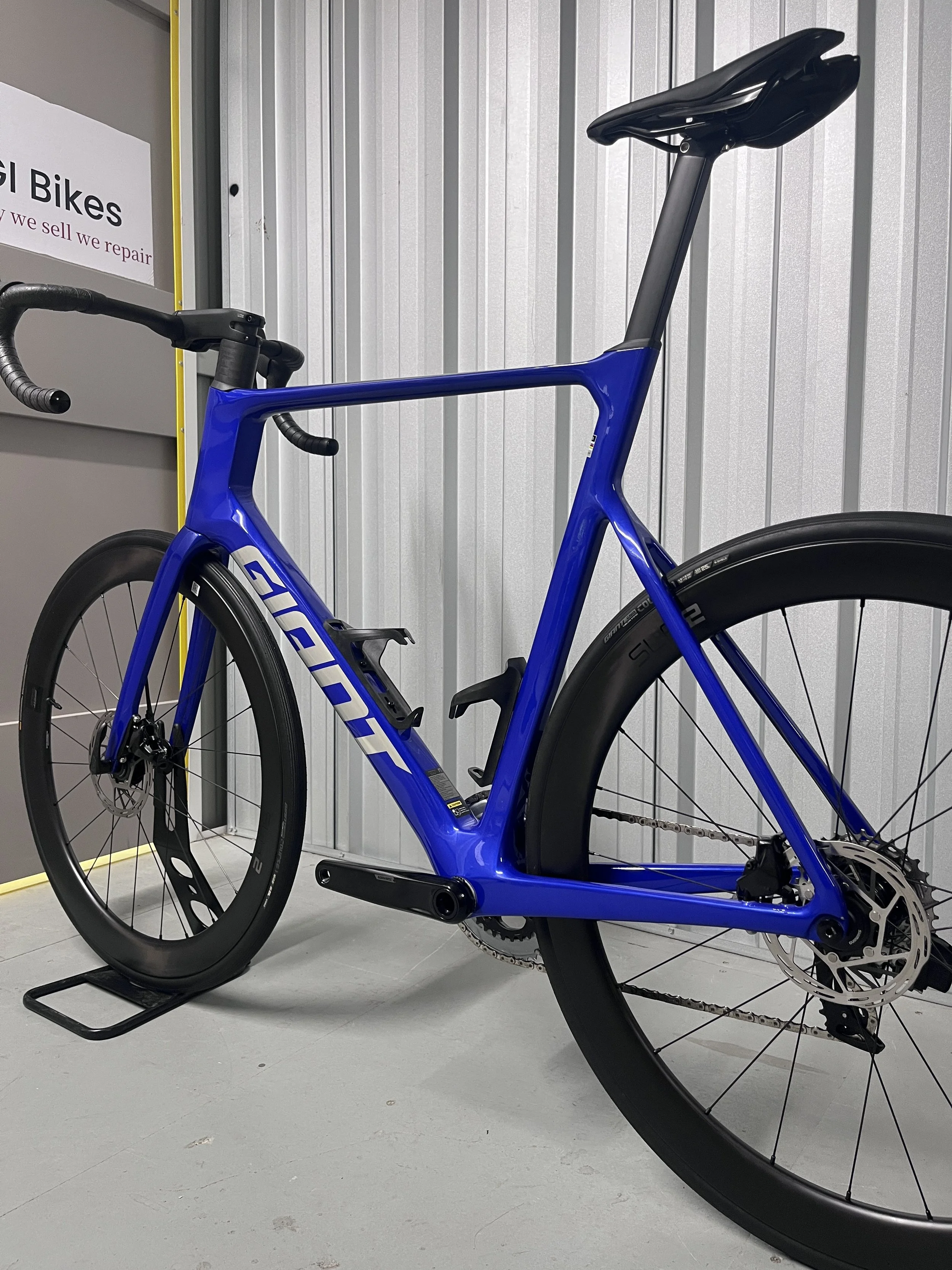 2024 Giant Propel Advanced 2 SRAM Rival AXS Full Carbon Road Bike