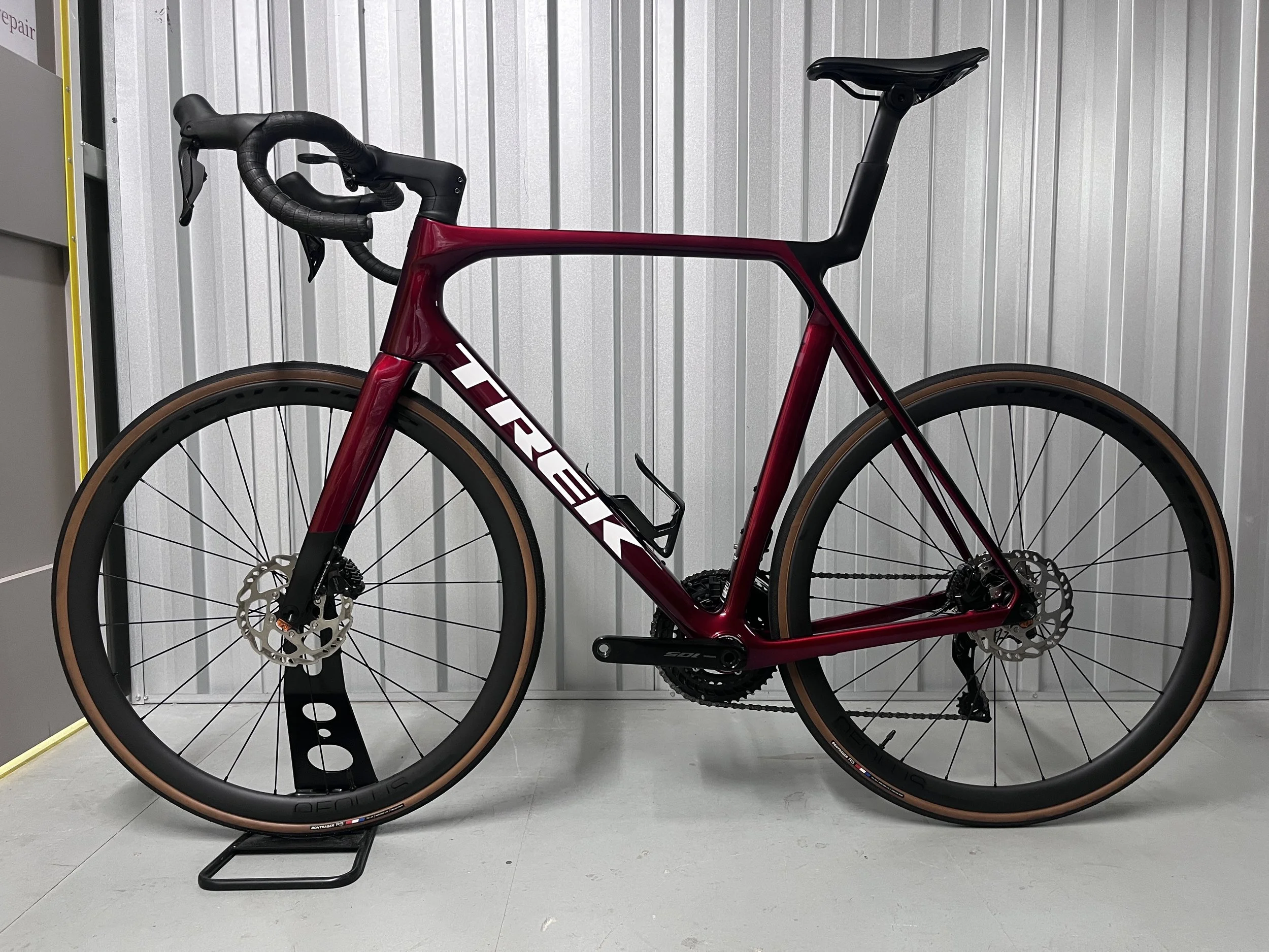 2025 Trek Madone SL6 105 Di2 Gen 8 Full Carbon Road Bike