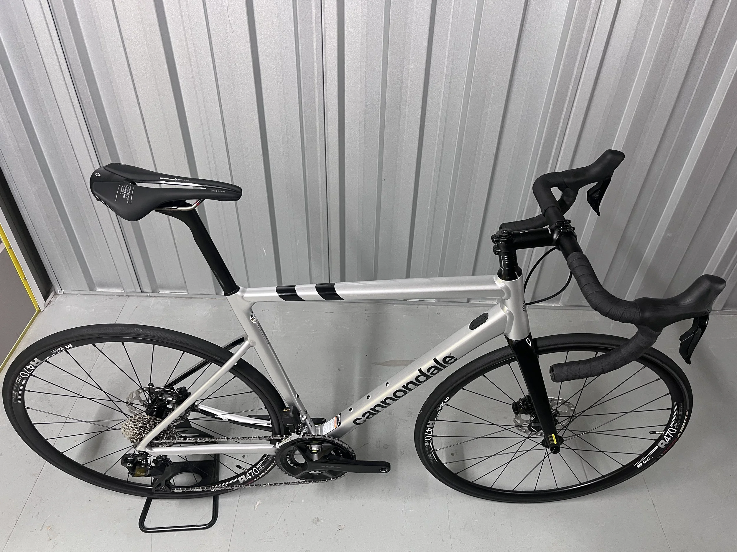 2023 Cannondale CAAD 13 Disc 105 Di2 Road Bike