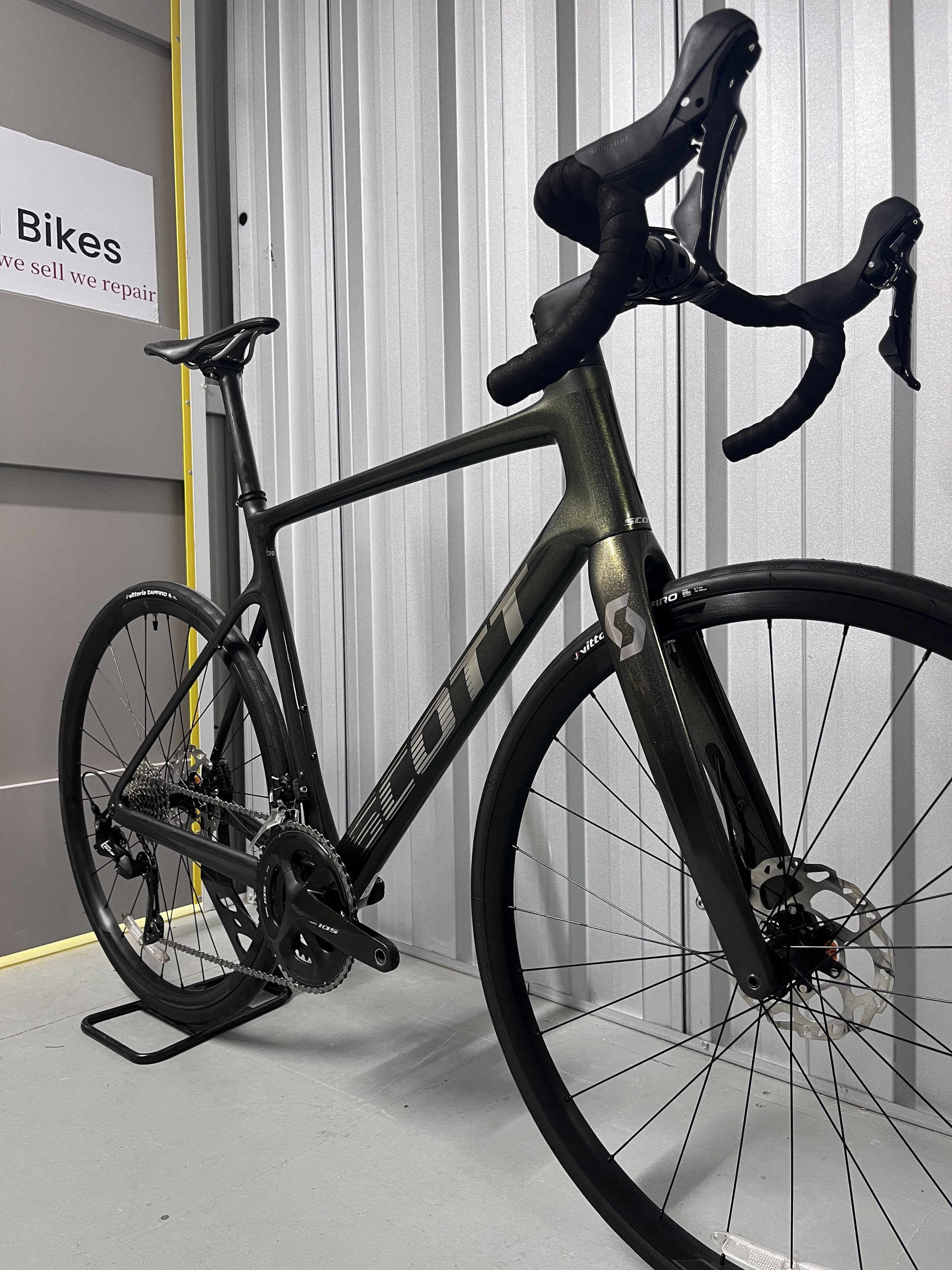 2022 Scott Addict 30 Full Carbon Road Bike