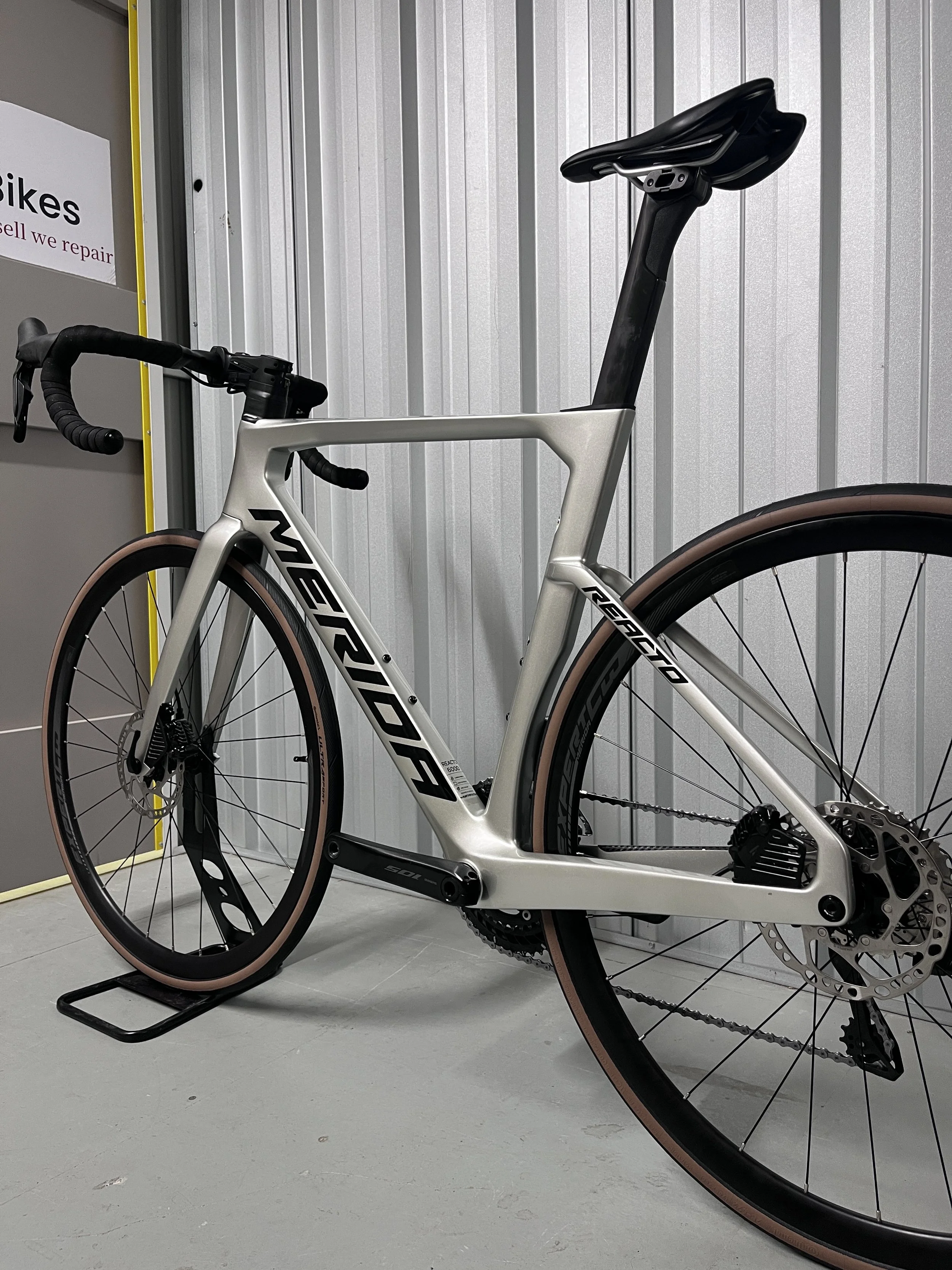 2023 Merida Reacto in Titanium 105 Di2