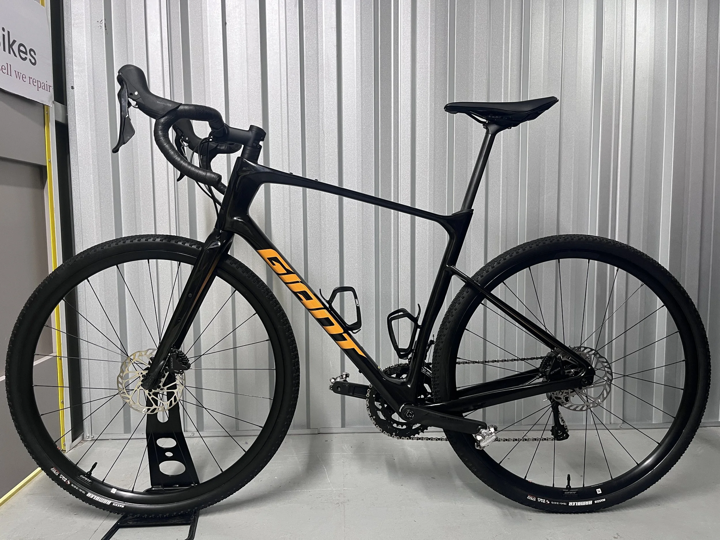 2024 Giant Revolt Advanced 3 Full Carbon Road Bike