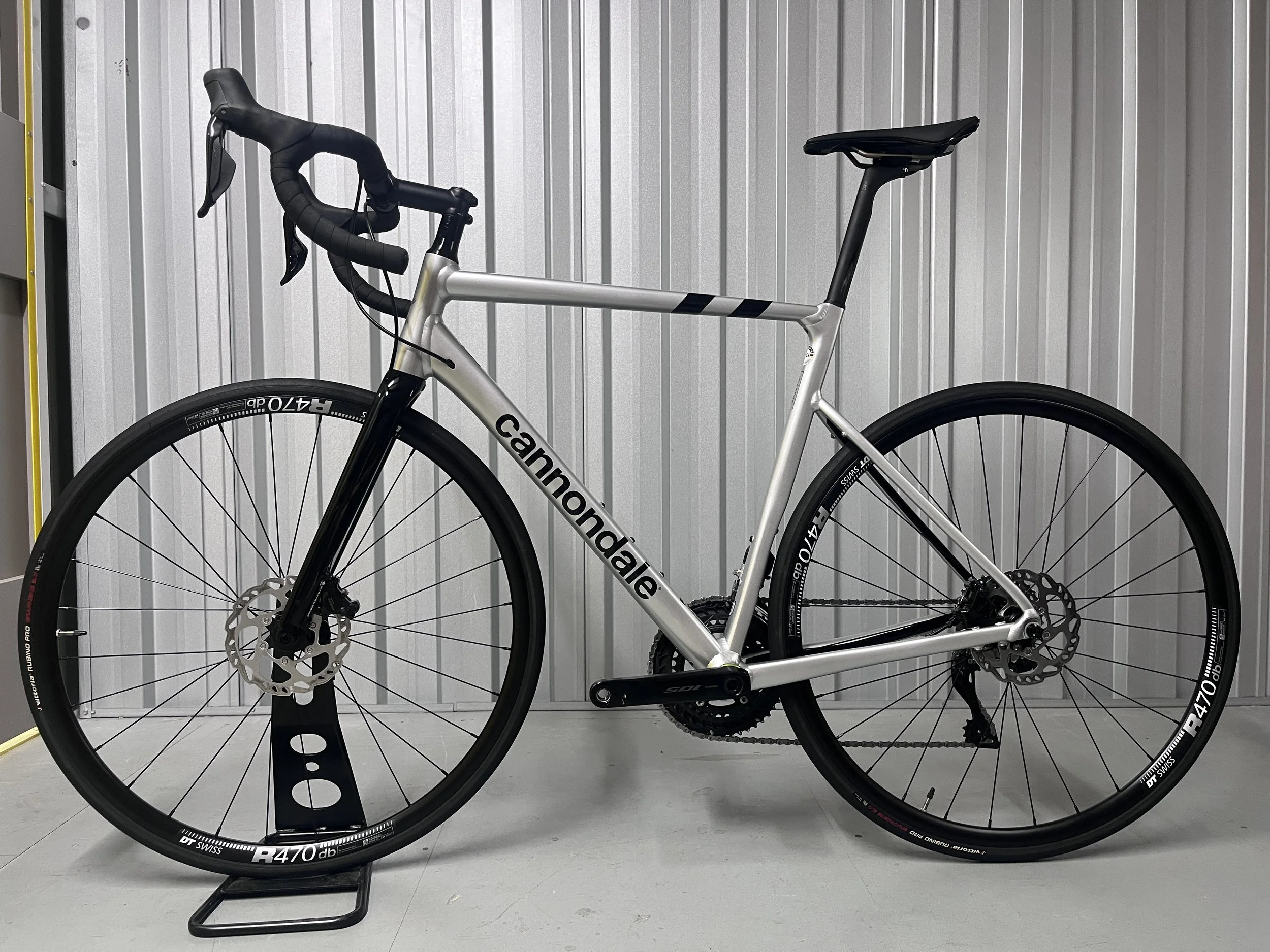2023 Cannondale CAAD 13 Disc 105 Di2 Road Bike