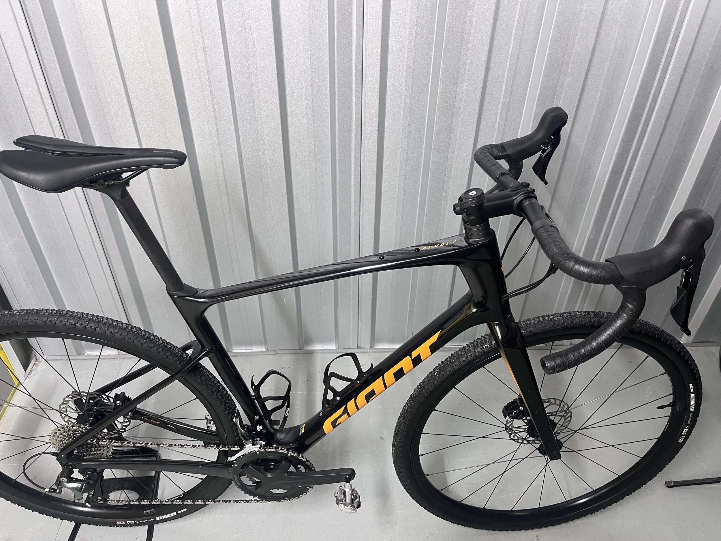 2024 Giant Revolt Advanced 3 Full Carbon Road Bike