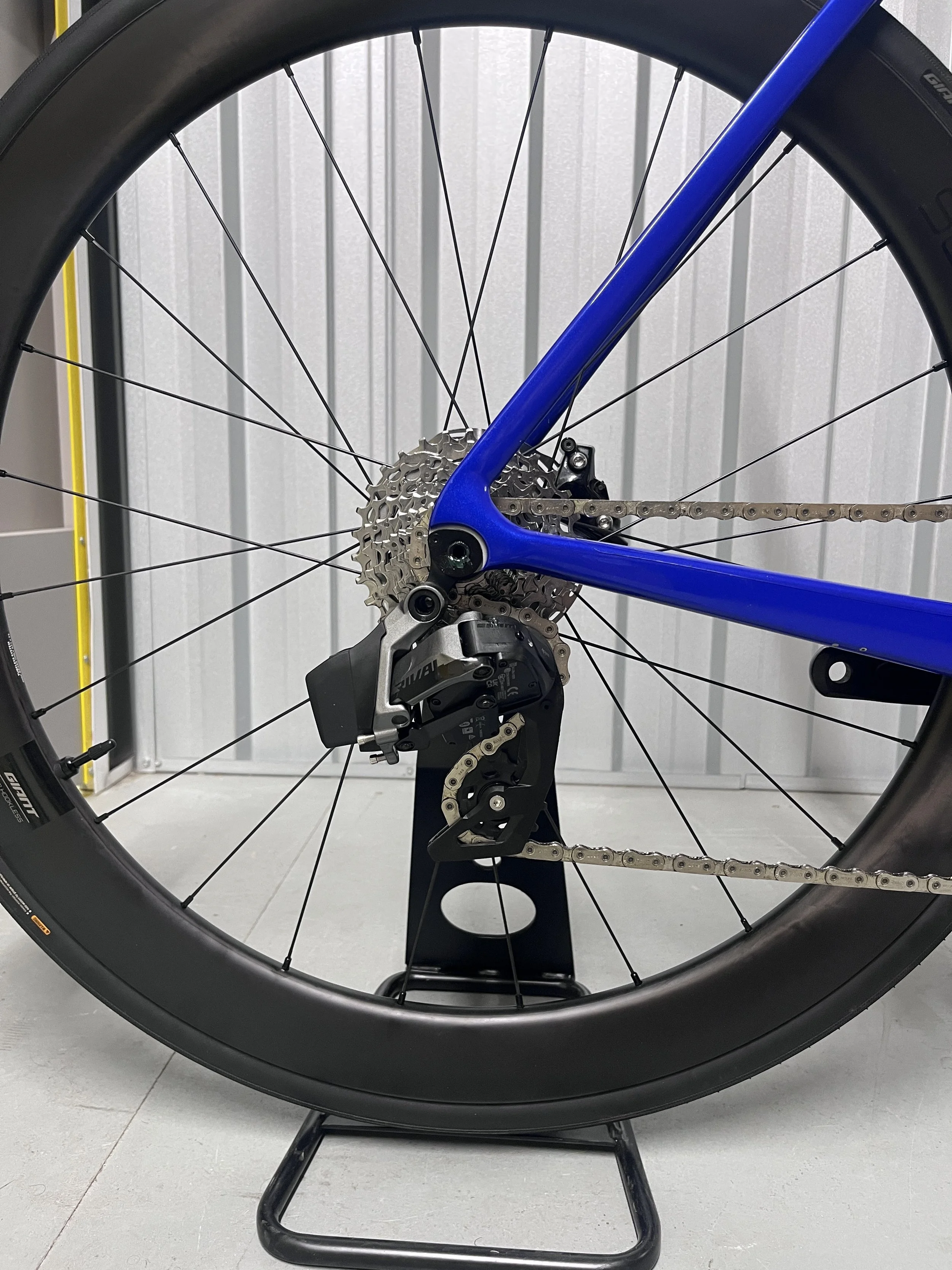 2024 Giant Propel Advanced 2 SRAM Rival AXS Full Carbon Road Bike