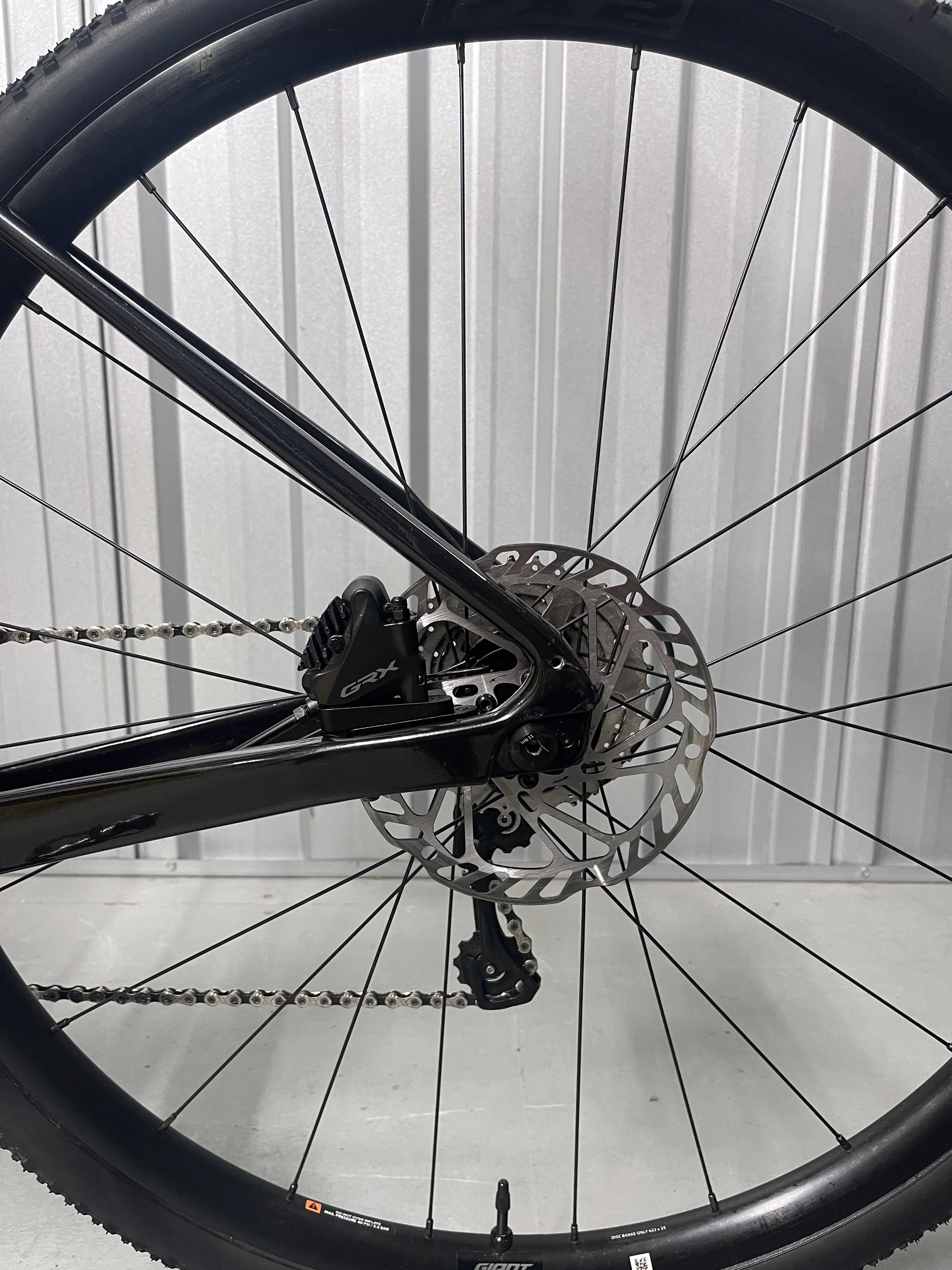 2024 Giant Revolt Advanced 3 Full Carbon Road Bike