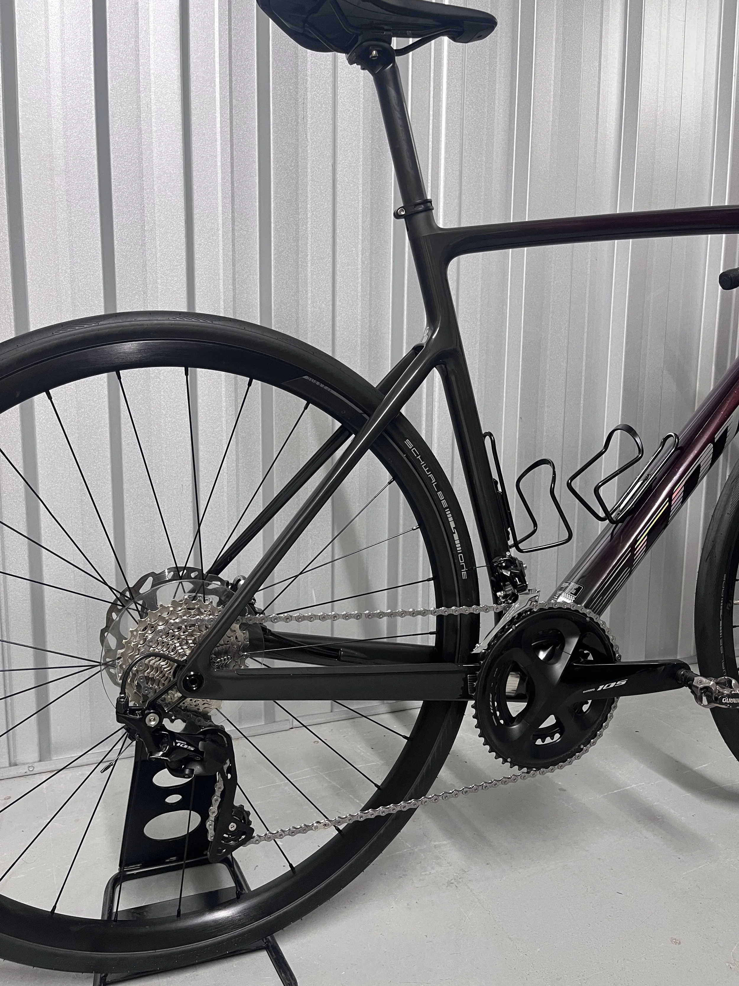 2023 Scott Addict 30 Full Carbon Road Bike