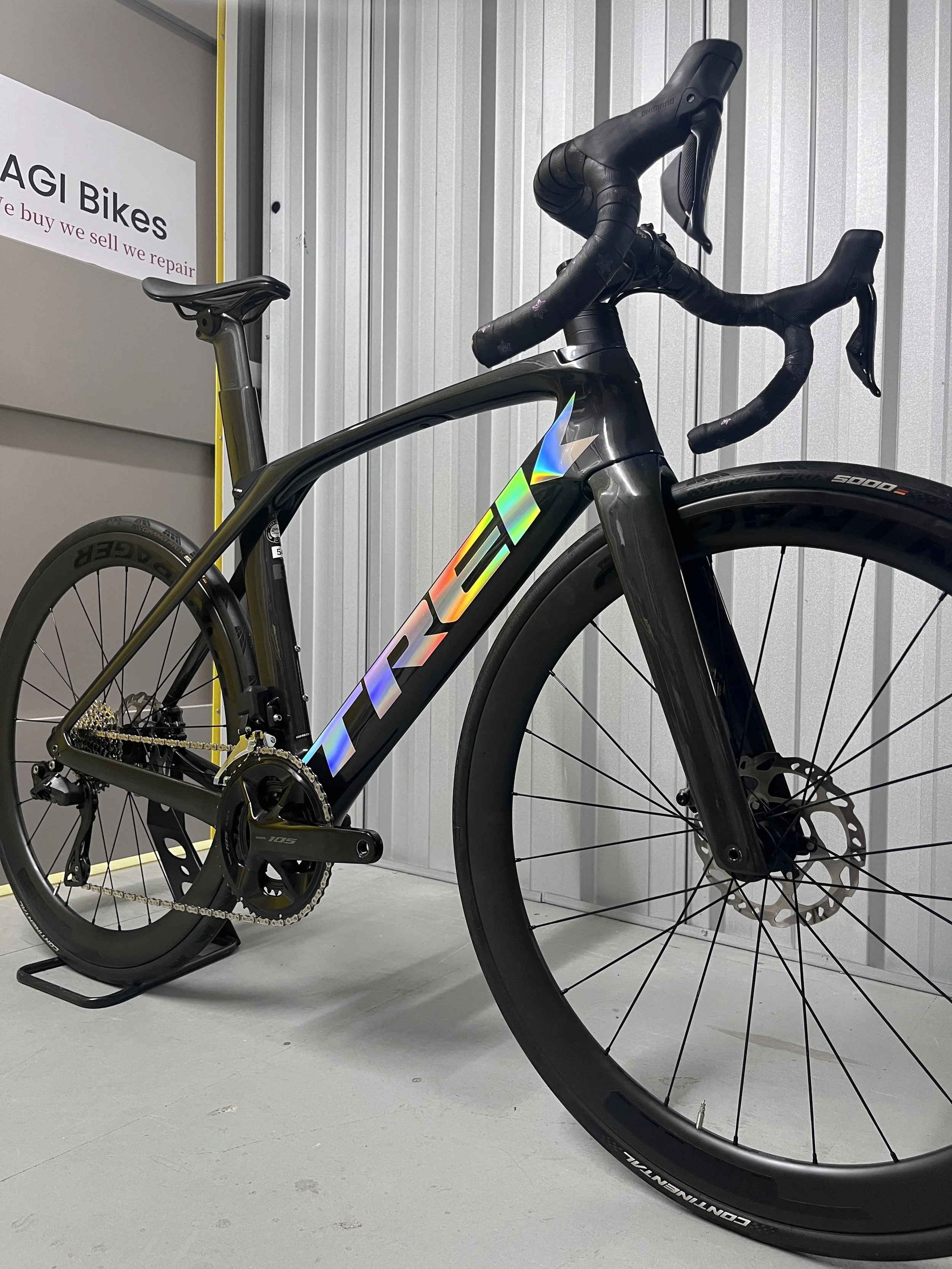 2023 Trek Madone SL 6 Di2 Gen 6 Full Carbon Road Bike