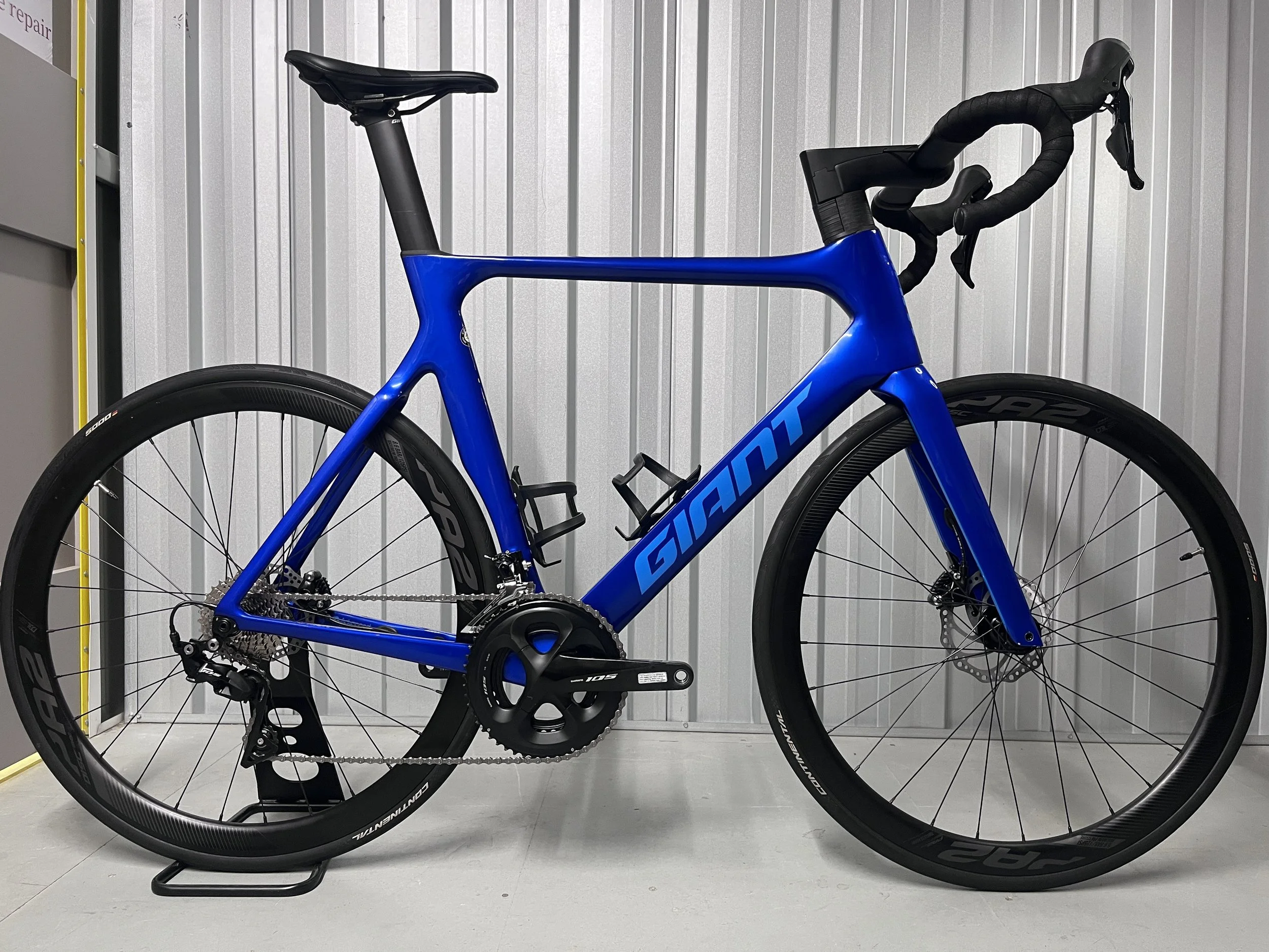 2020 Giant Propel Advanced 2 Disc Full Carbon Road Bike