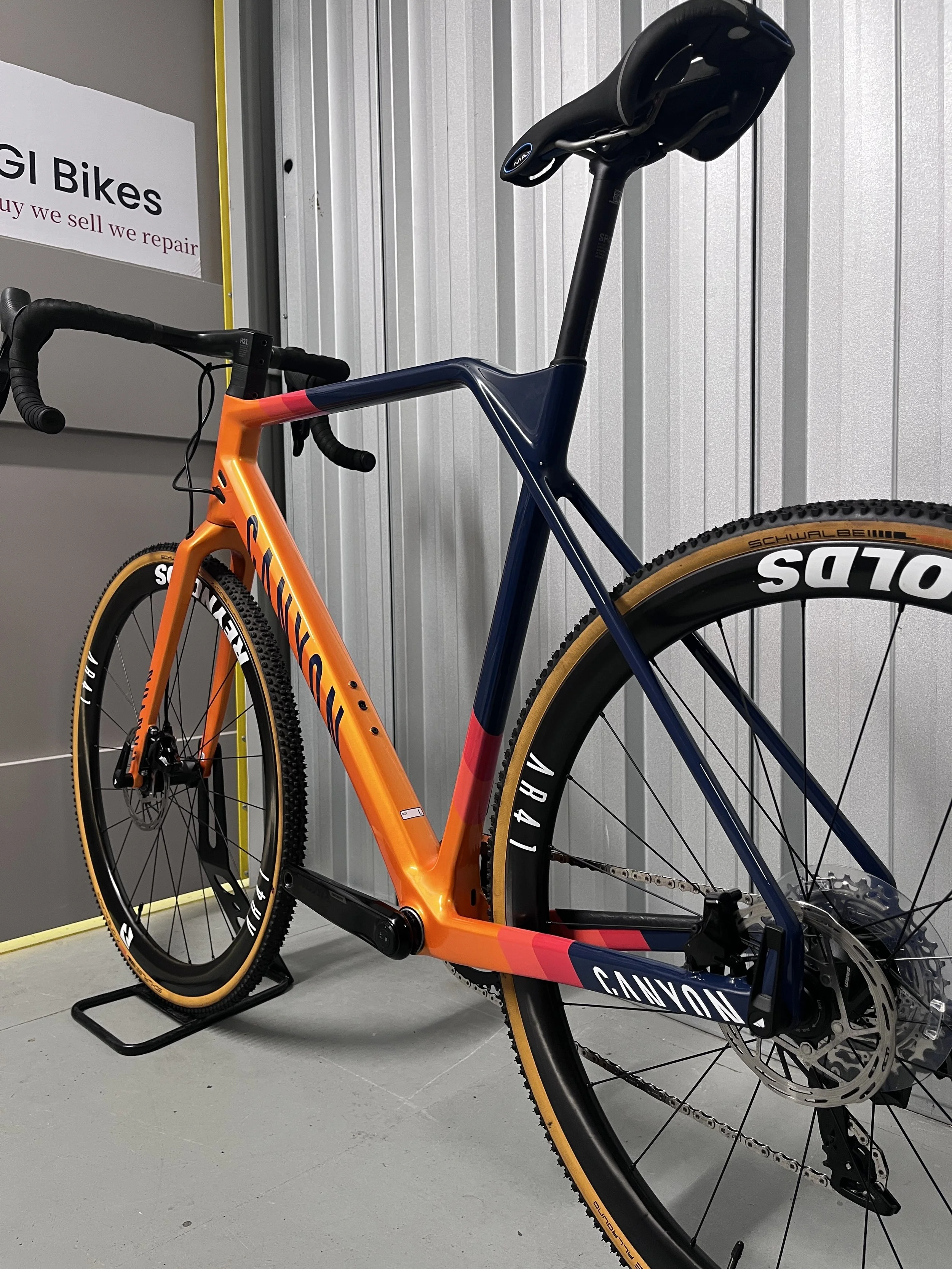 2022 Canyon Inflite CF SL8 SRAM RIVAL AXS Full Carbon Gravel Bike