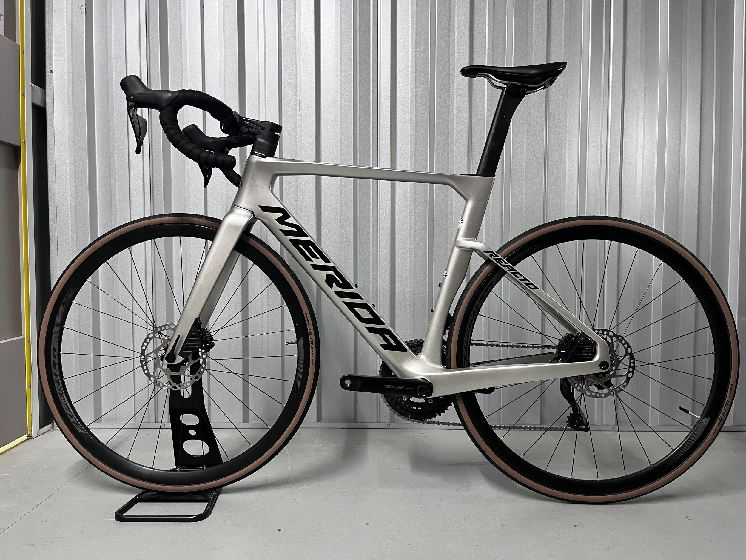2023 Merida Reacto in Titanium 105 Di2