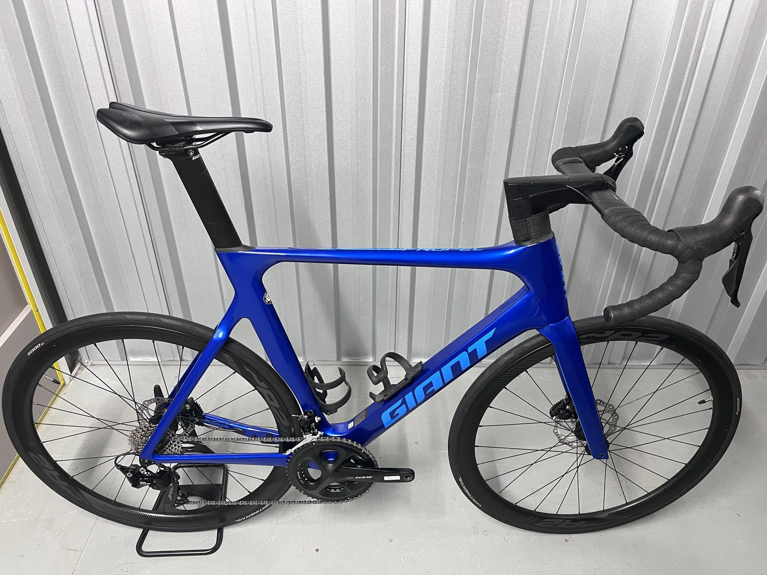 2020 Giant Propel Advanced 2 Disc Full Carbon Road Bike
