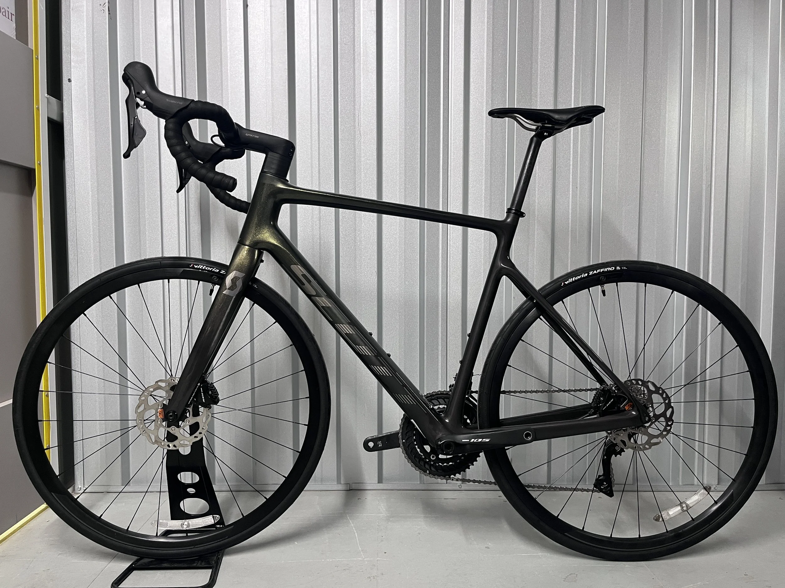 2022 Scott Addict 30 Full Carbon Road Bike