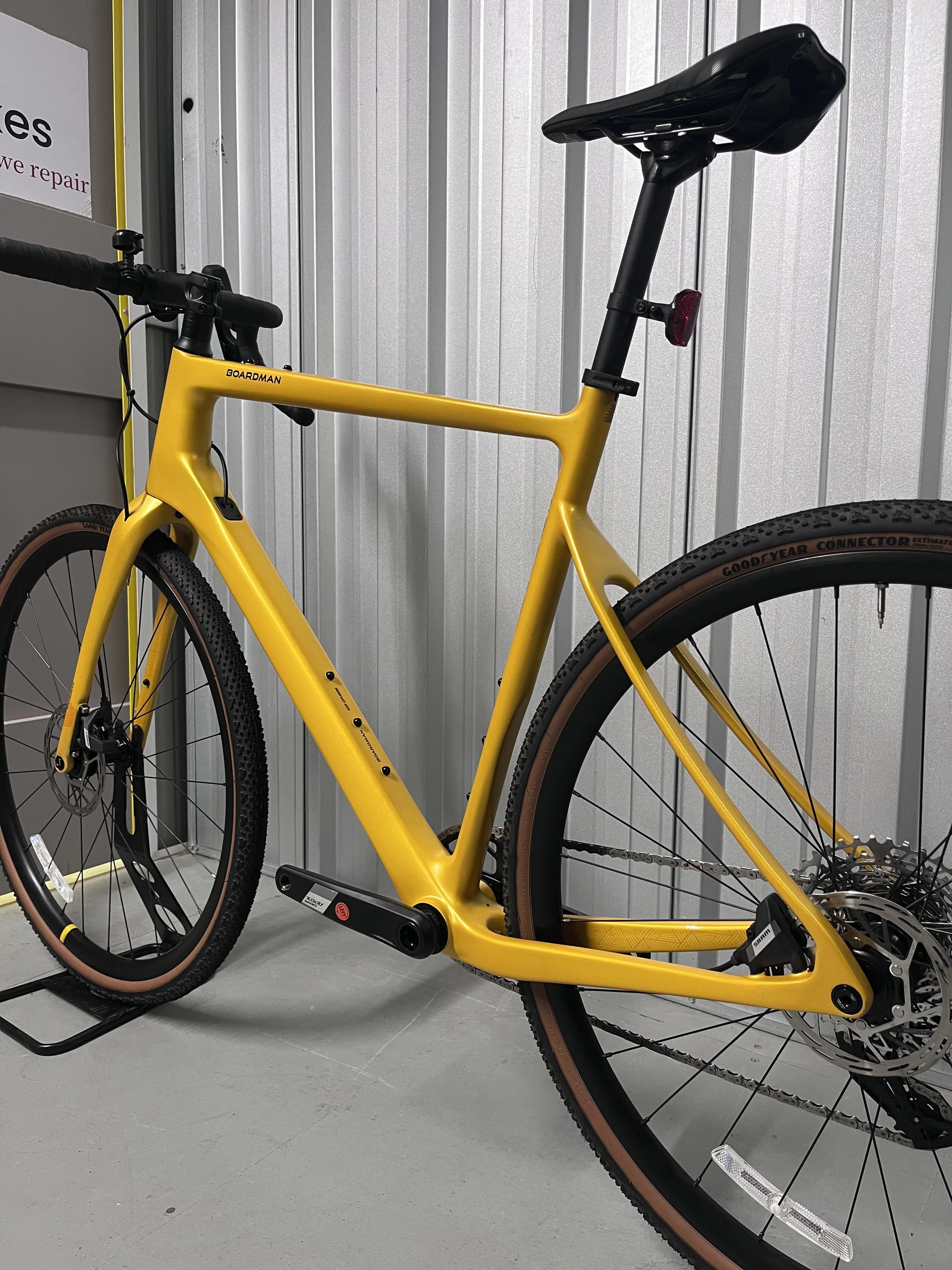 2025 Boardman ADV 9.2 SRAM AXS Full Carbon Gravel Bike