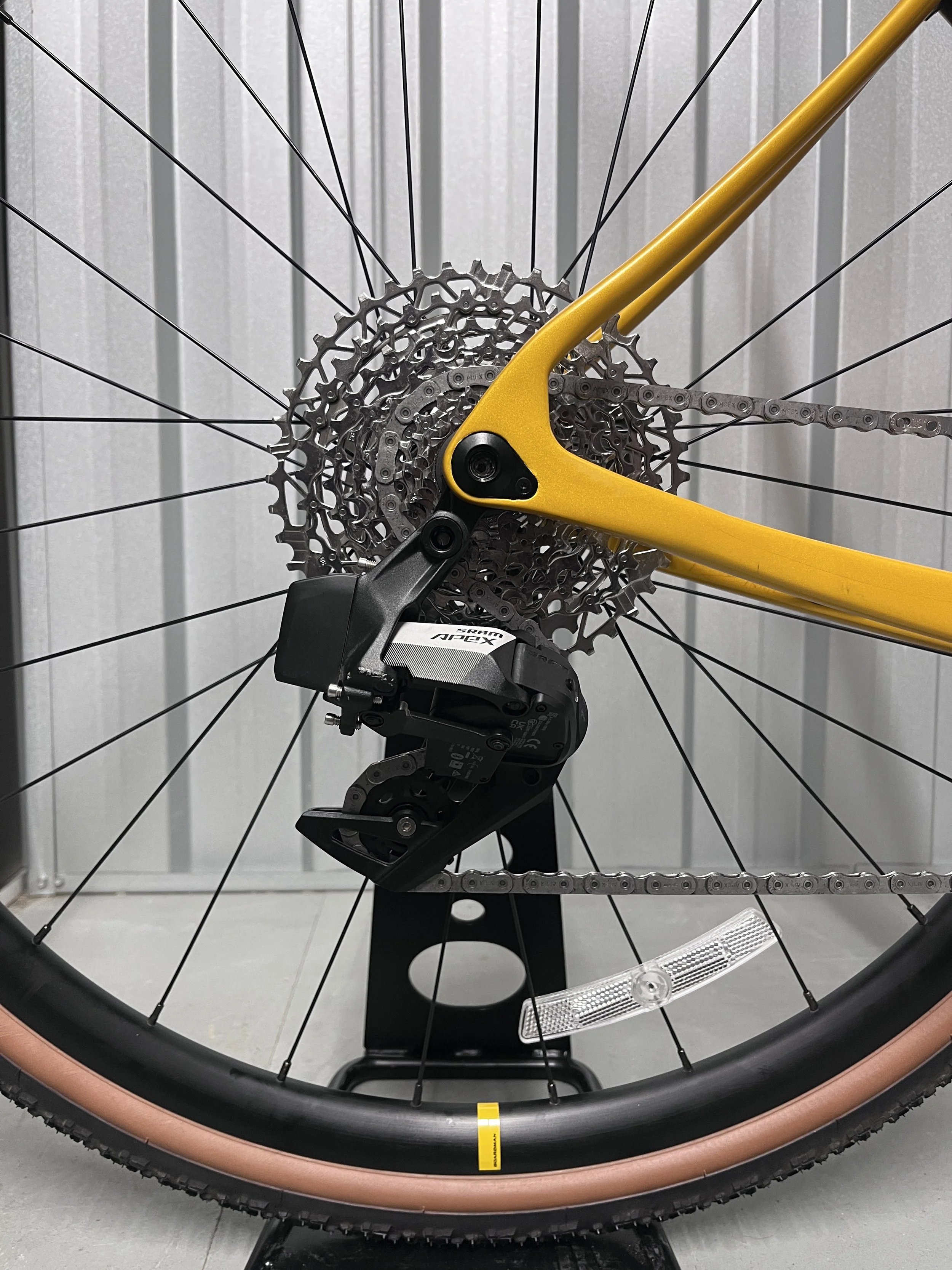 2025 Boardman ADV 9.2 SRAM AXS Full Carbon Gravel Bike