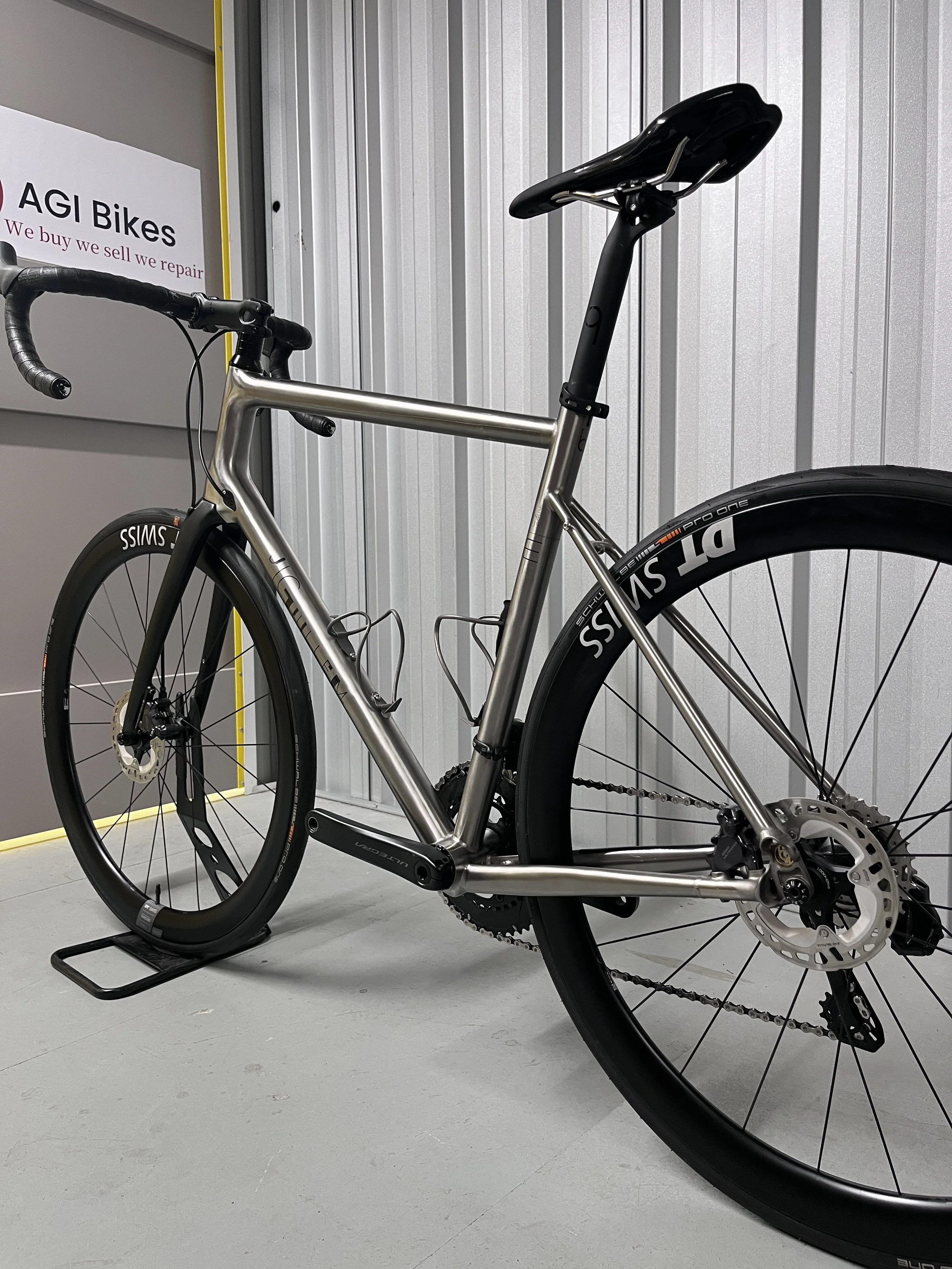 2024 J. Guillem Orient Ultegra Di2 Disc - Rapha RCC Titanium Road Bike
