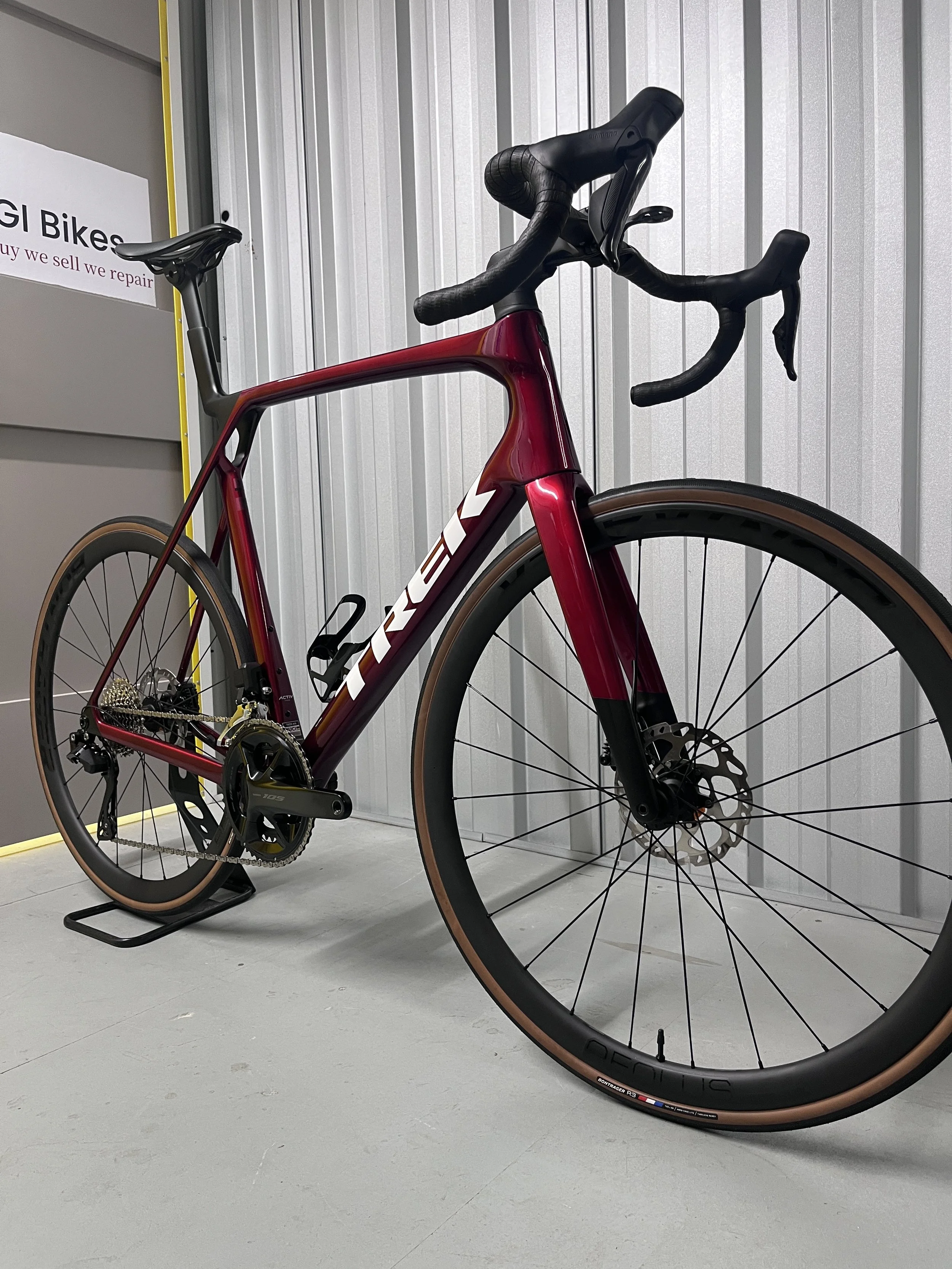 2025 Trek Madone SL6 105 Di2 Gen 8 Full Carbon Road Bike