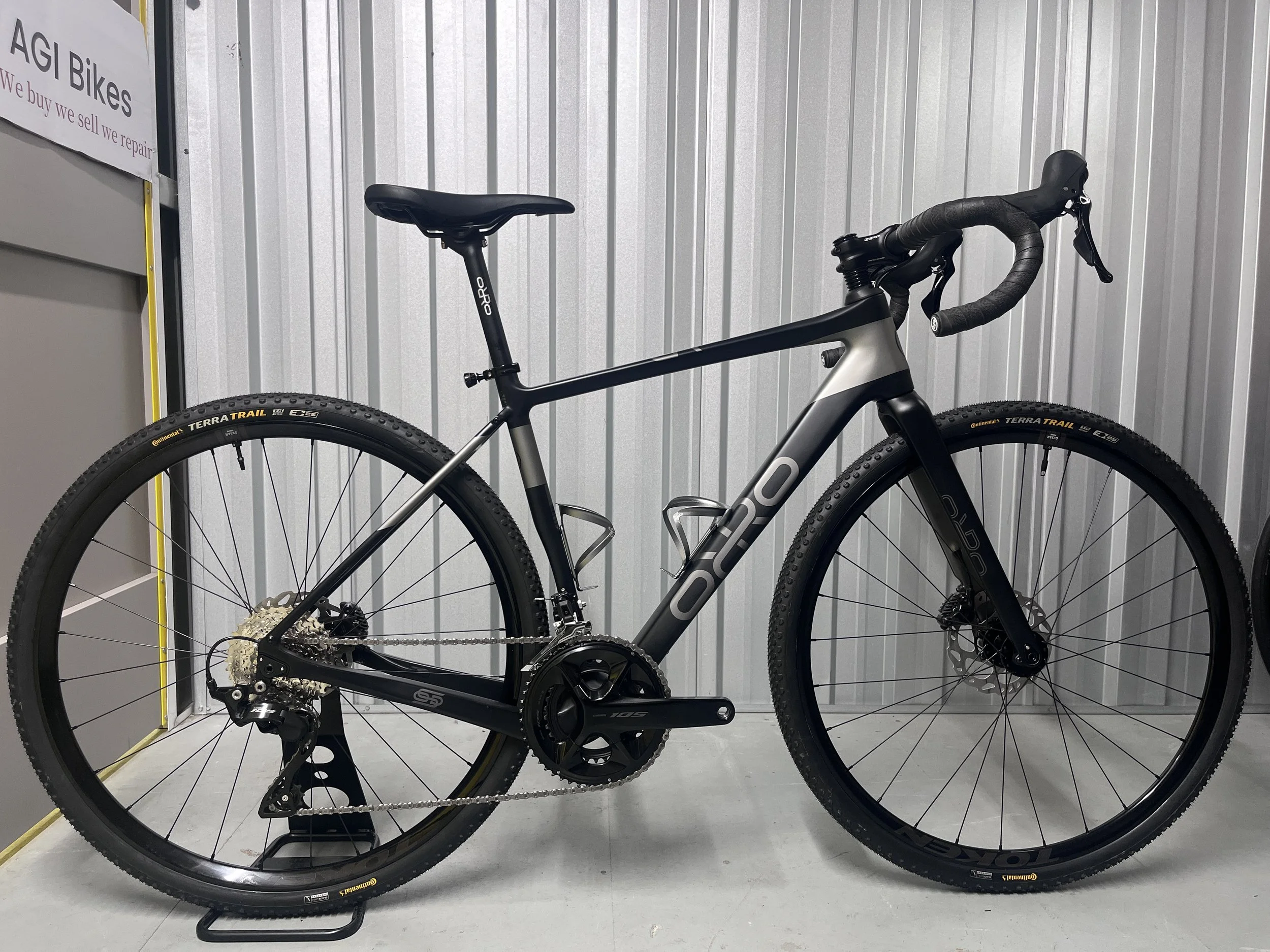 2024 Orro Terra C 105 Hydro Full Carbon Gravel Bike