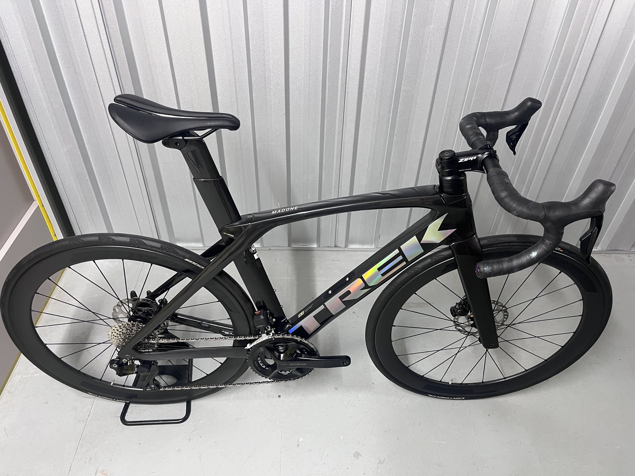 2023 Trek Madone SL 6 Di2 Gen 6 Full Carbon Road Bike