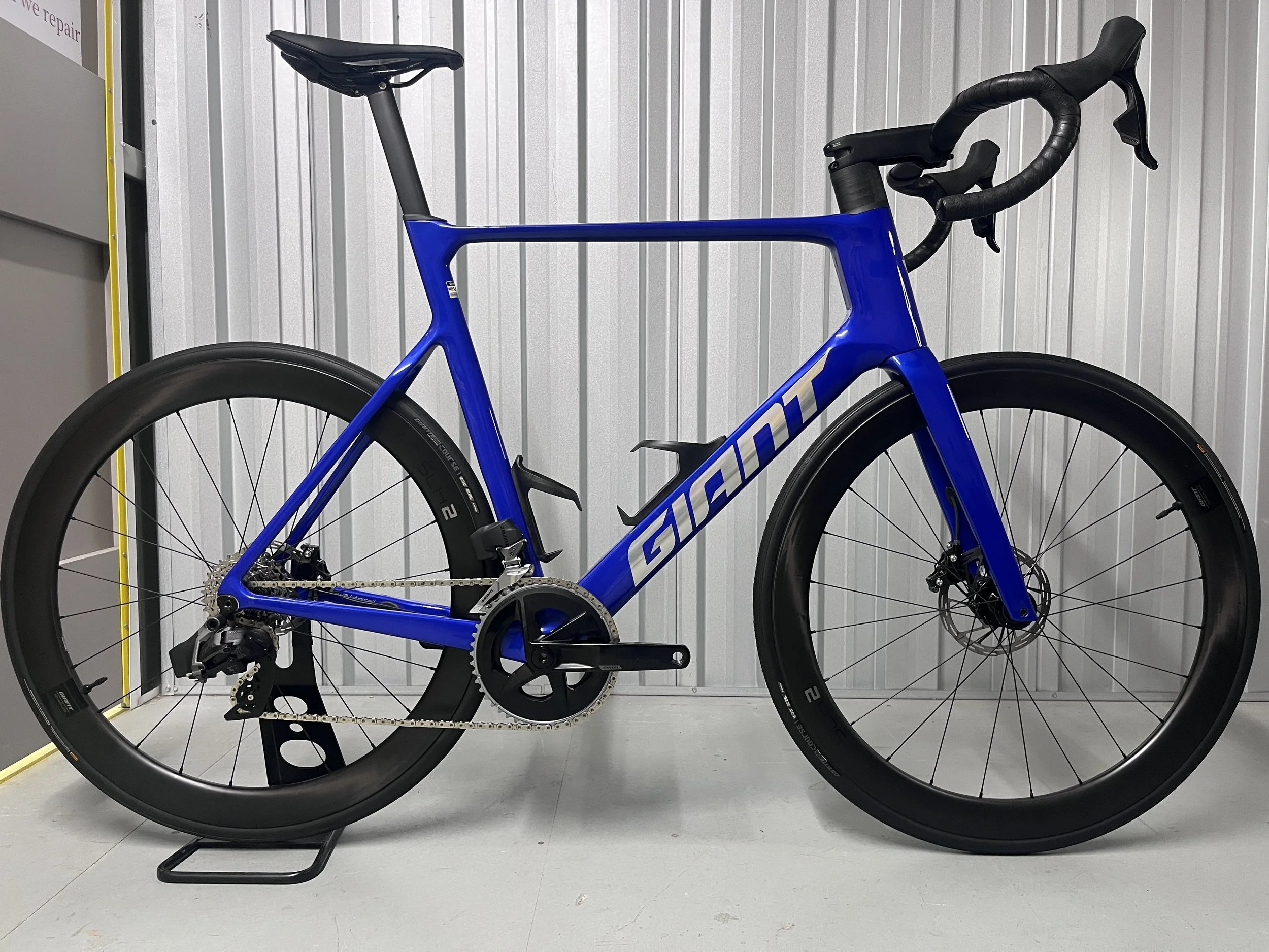 2024 Giant Propel Advanced 2 SRAM Rival AXS Full Carbon Road Bike