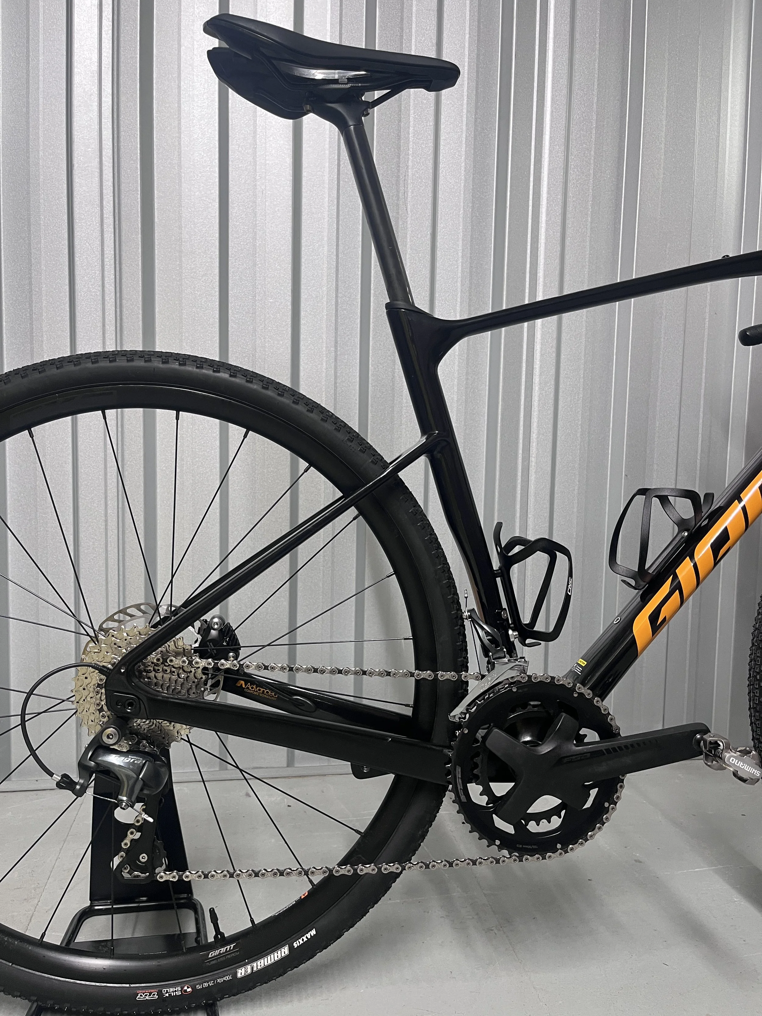 2024 Giant Revolt Advanced 3 Full Carbon Road Bike