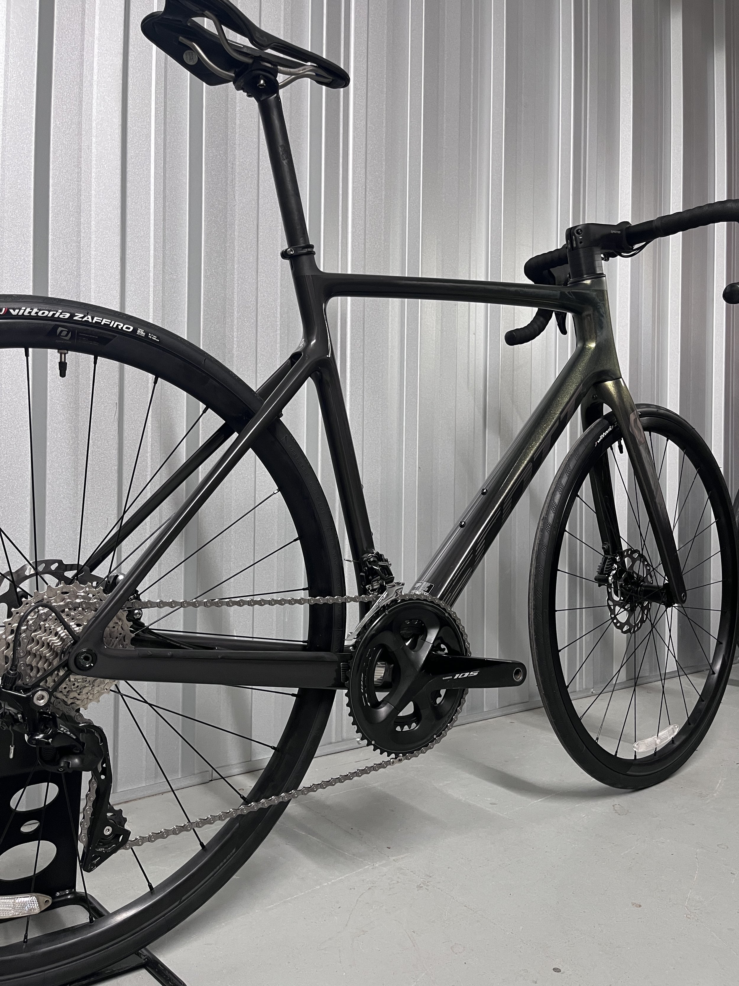 2022 Scott Addict 30 Full Carbon Road Bike