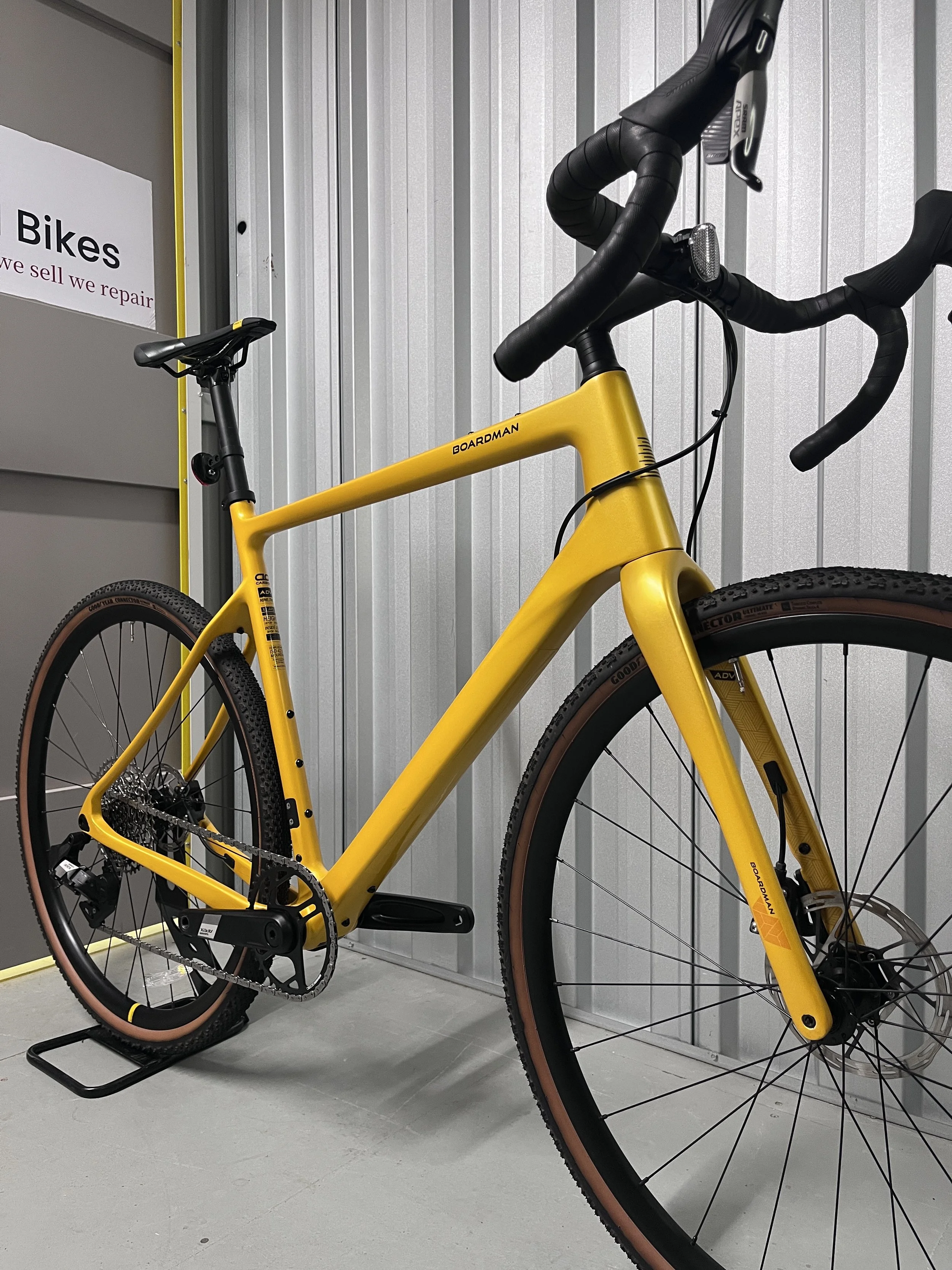 2025 Boardman ADV 9.2 SRAM AXS Full Carbon Gravel Bike