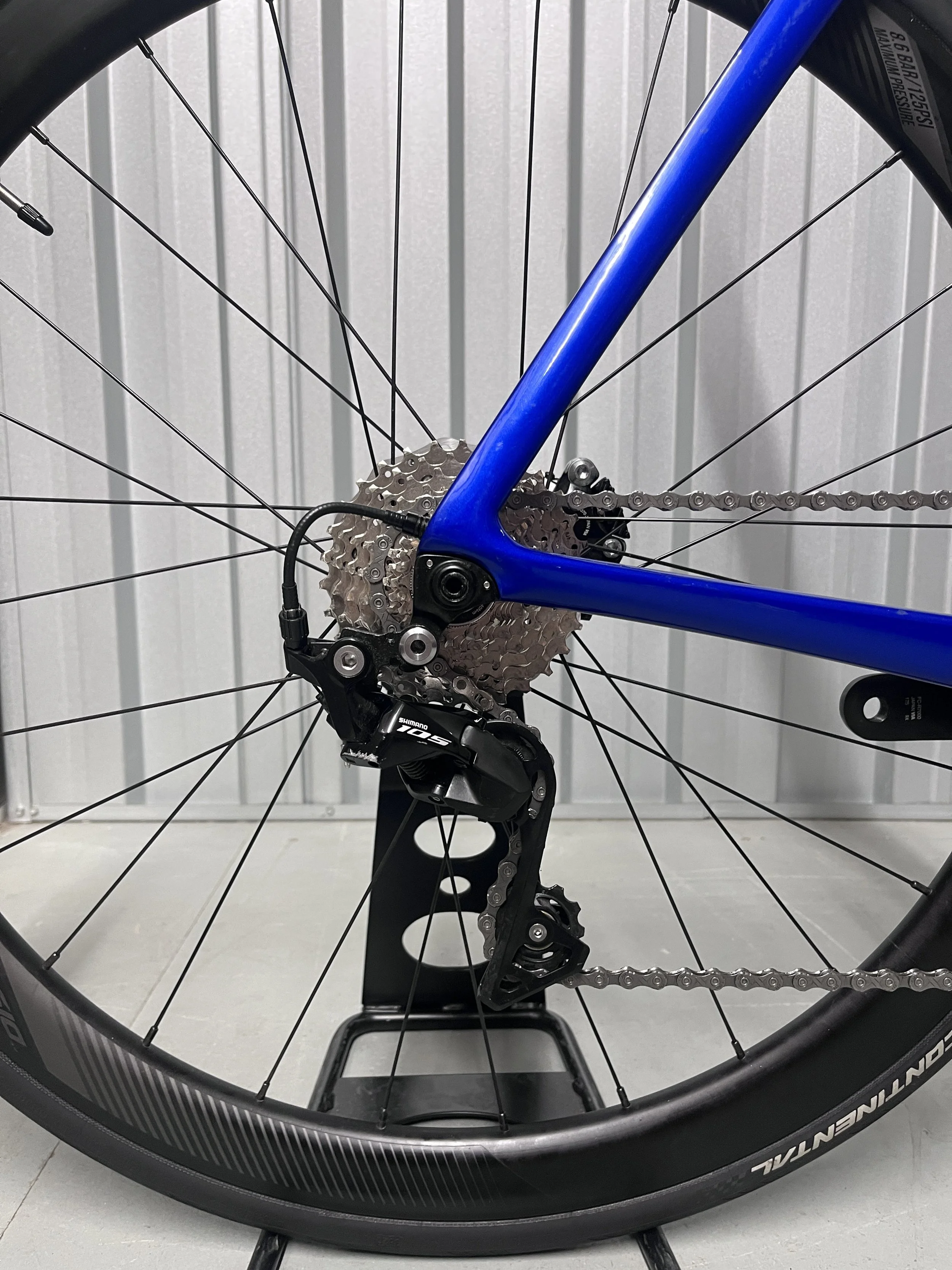 2020 Giant Propel Advanced 2 Disc Full Carbon Road Bike