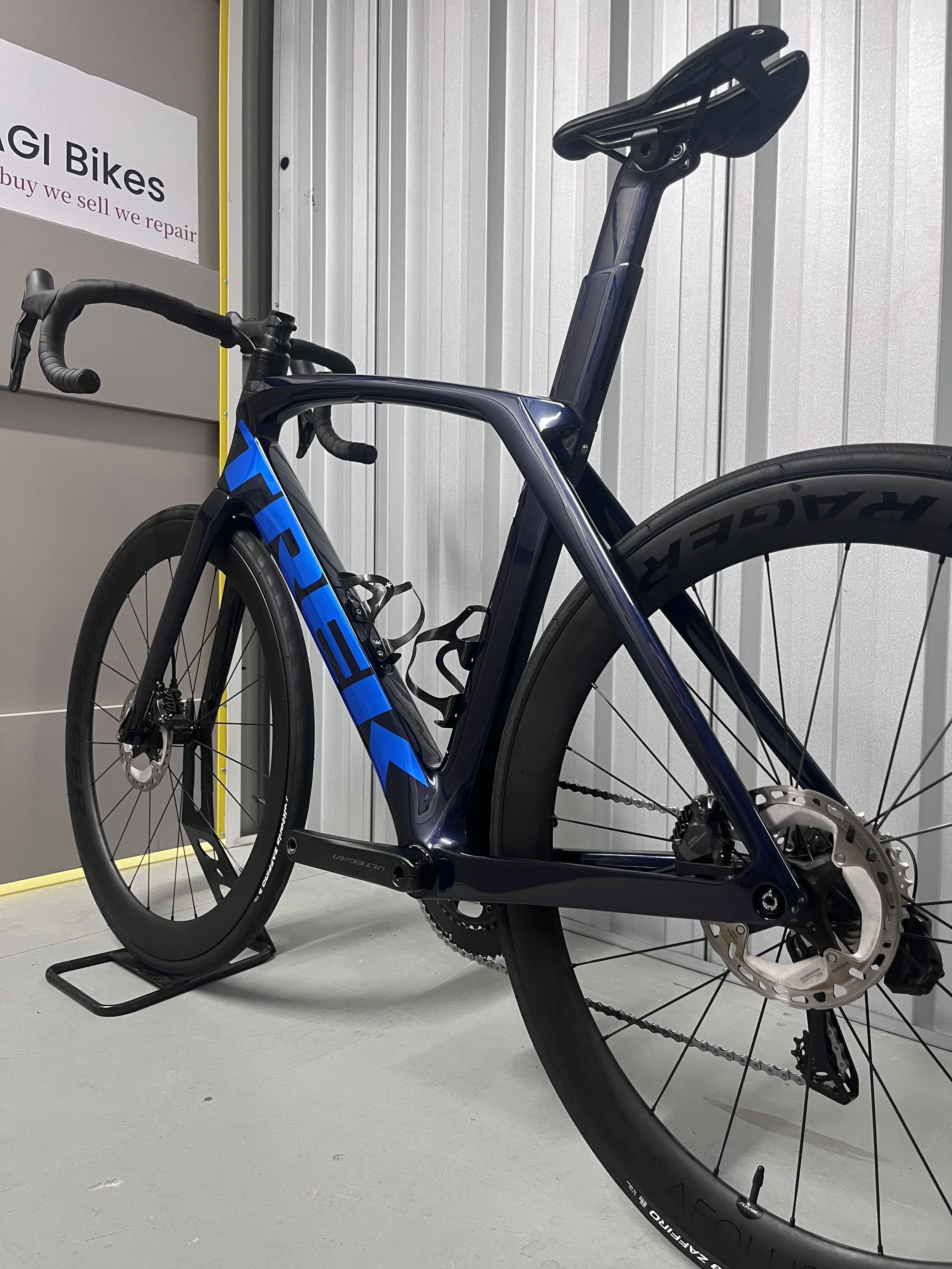 2022 Trek Madone SL 7 Gen 6 Full Carbon Road Bike