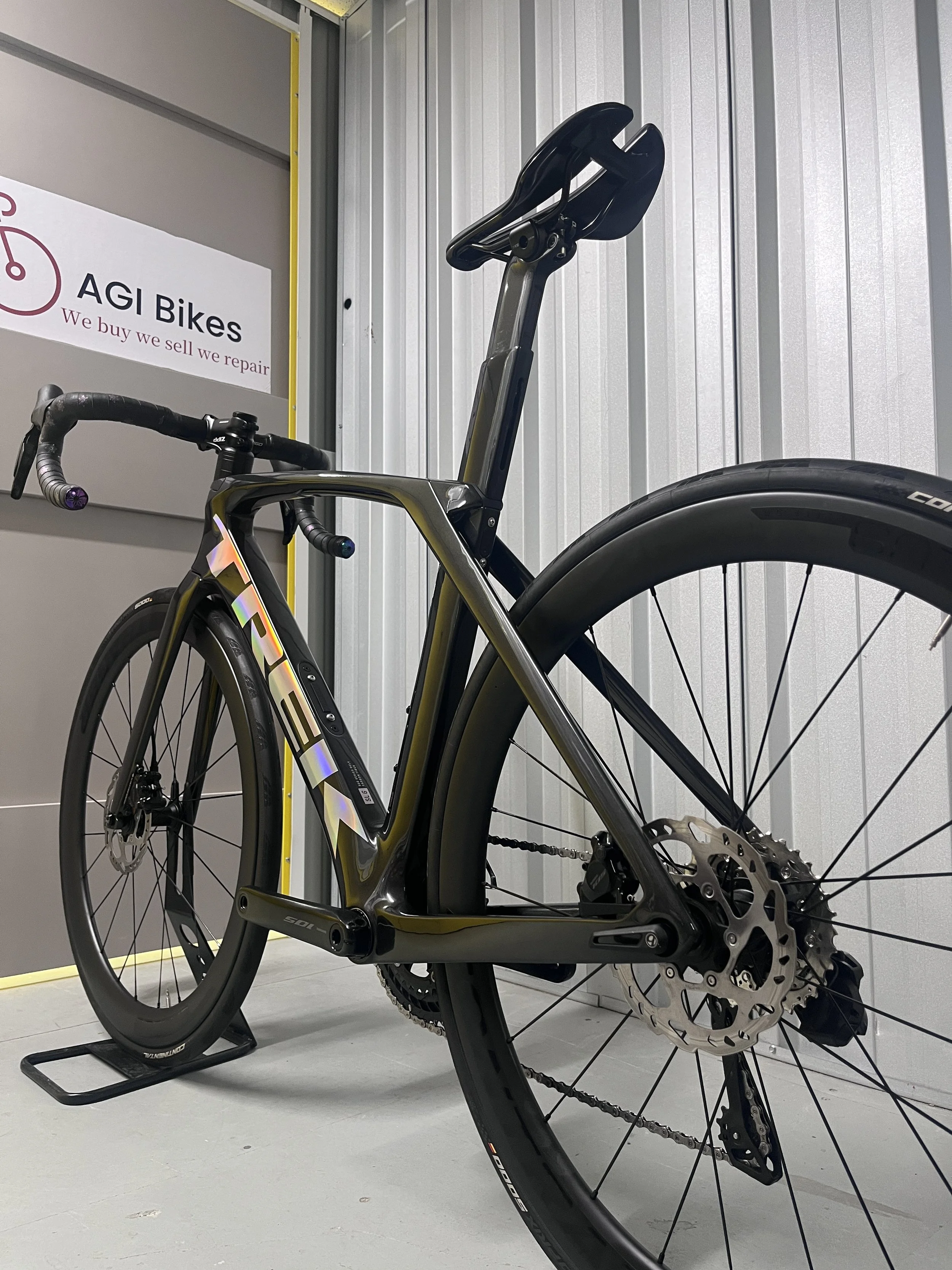 2023 Trek Madone SL 6 Di2 Gen 6 Full Carbon Road Bike