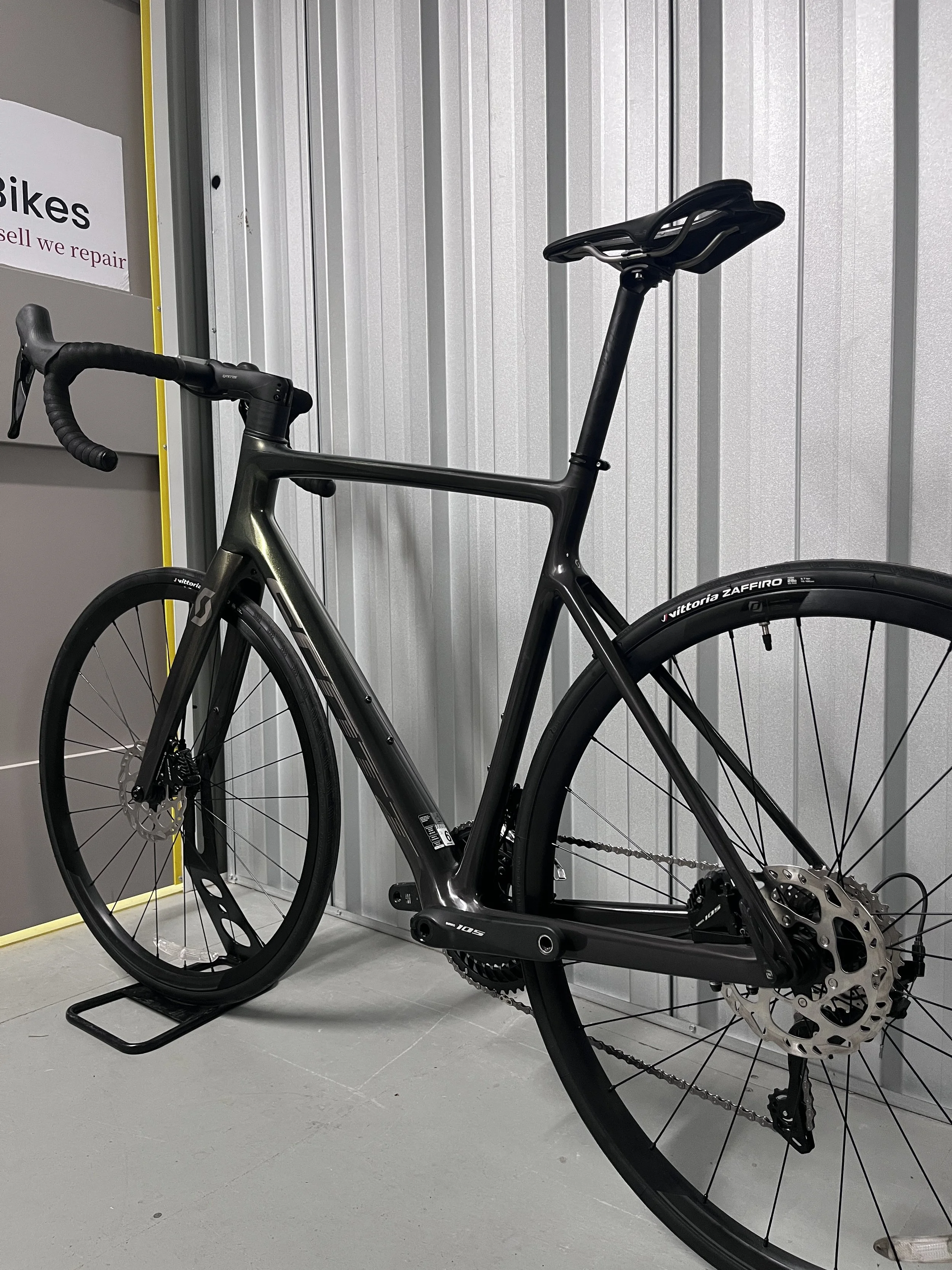 2022 Scott Addict 30 Full Carbon Road Bike