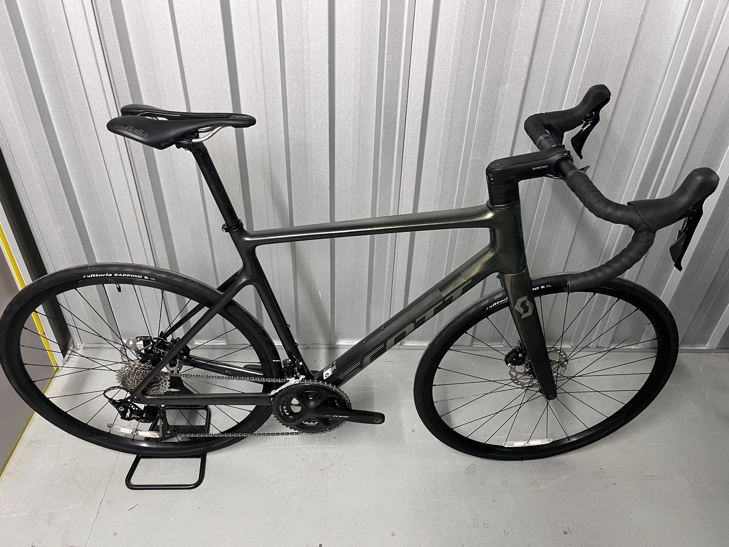 2022 Scott Addict 30 Full Carbon Road Bike