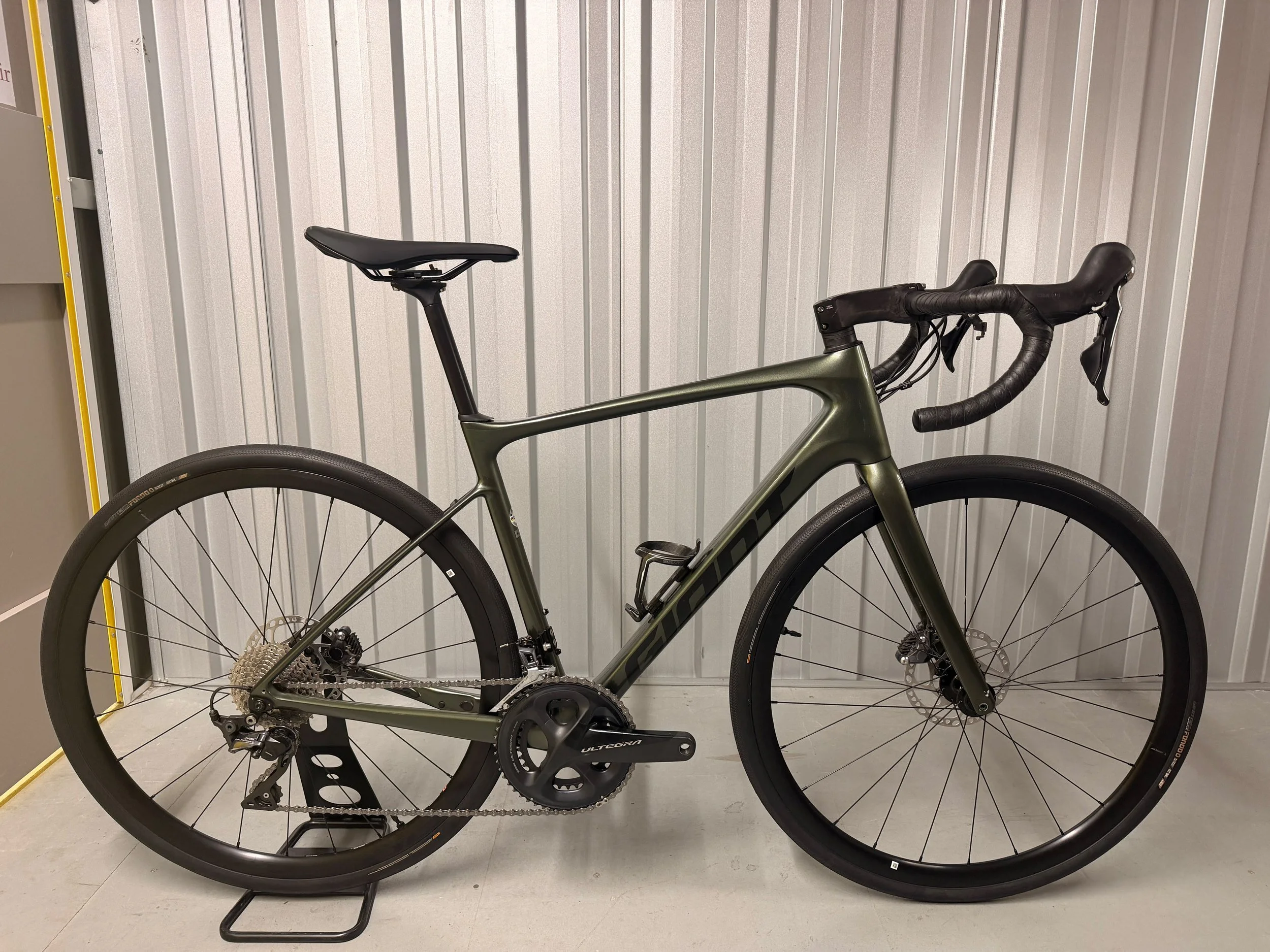 2021 Giant Defy Advanced 1 Full Carbon Road Bike