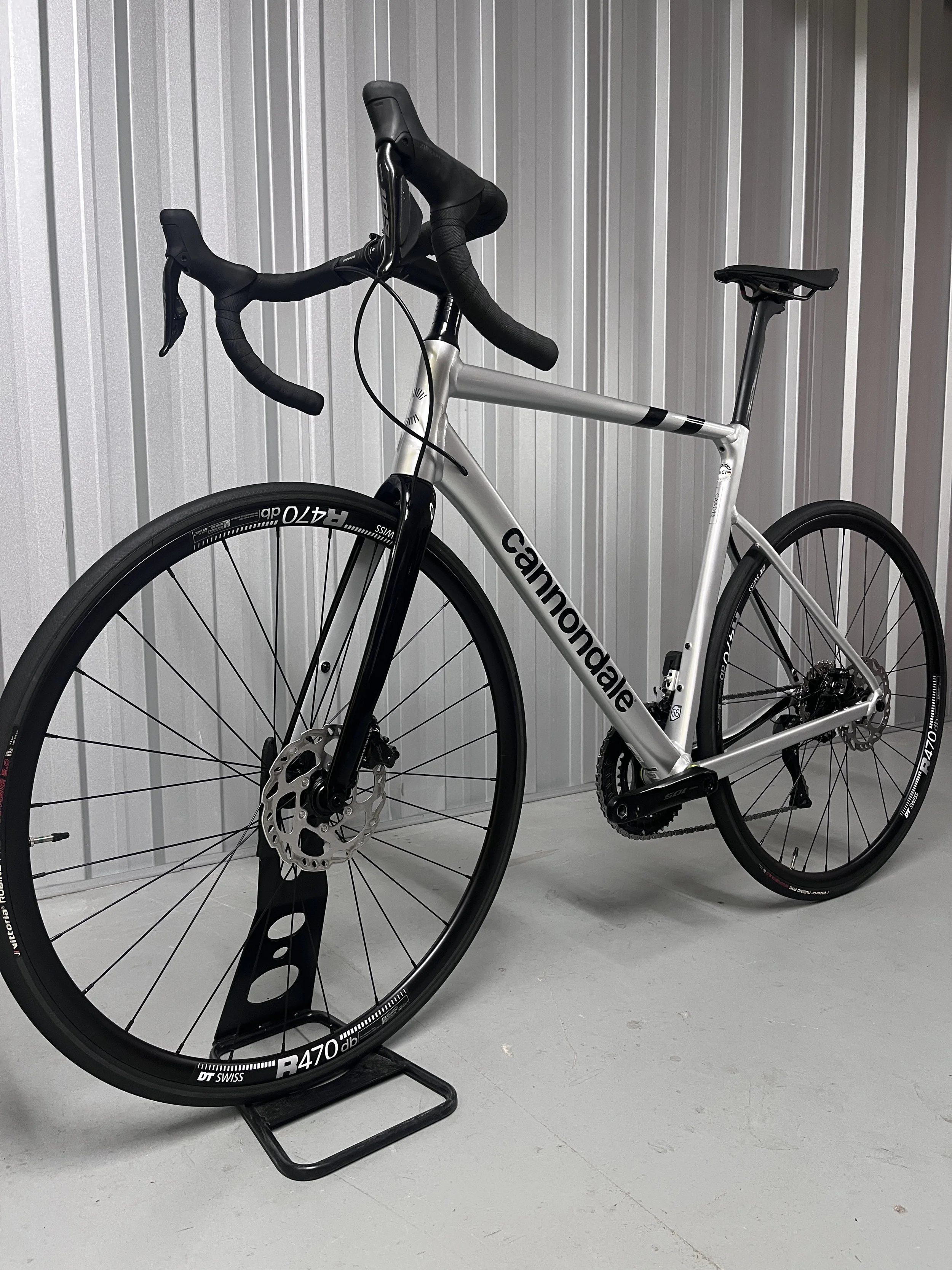 2023 Cannondale CAAD 13 Disc 105 Di2 Road Bike