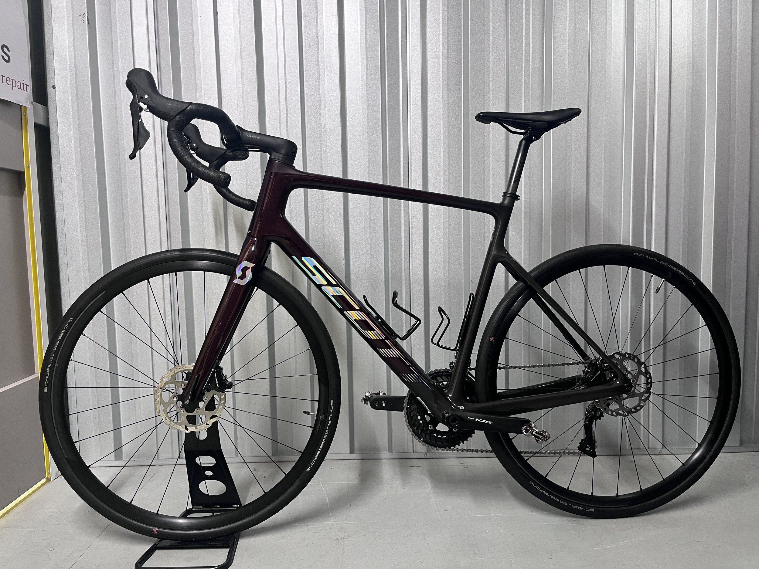 2023 Scott Addict 30 Full Carbon Road Bike