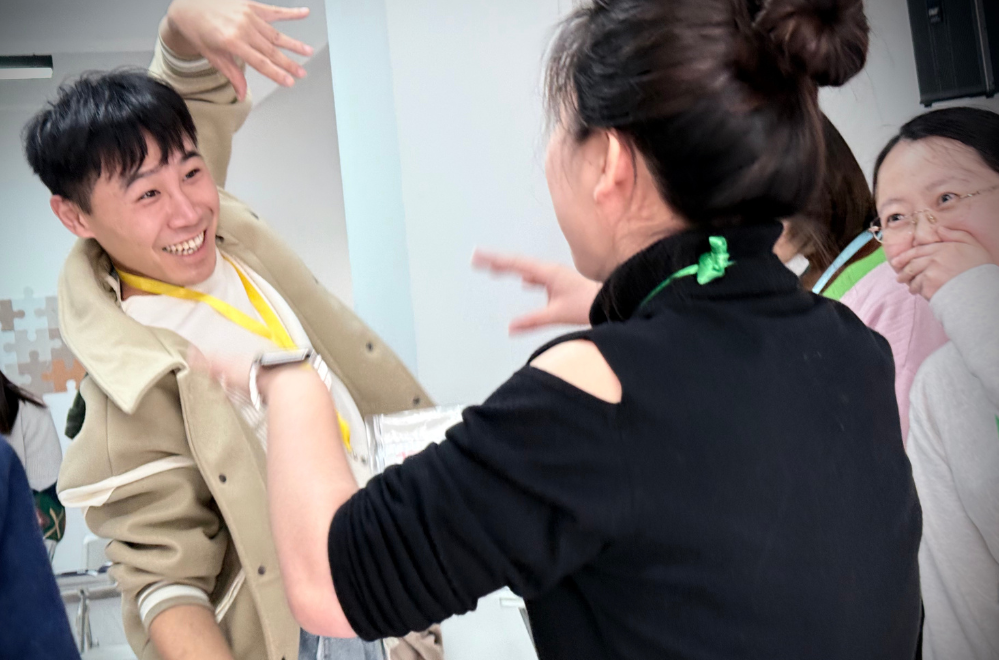 Therapists Unscripted: Therapeutic Improv for Enhancing Relational Skills for Therapists and Clients