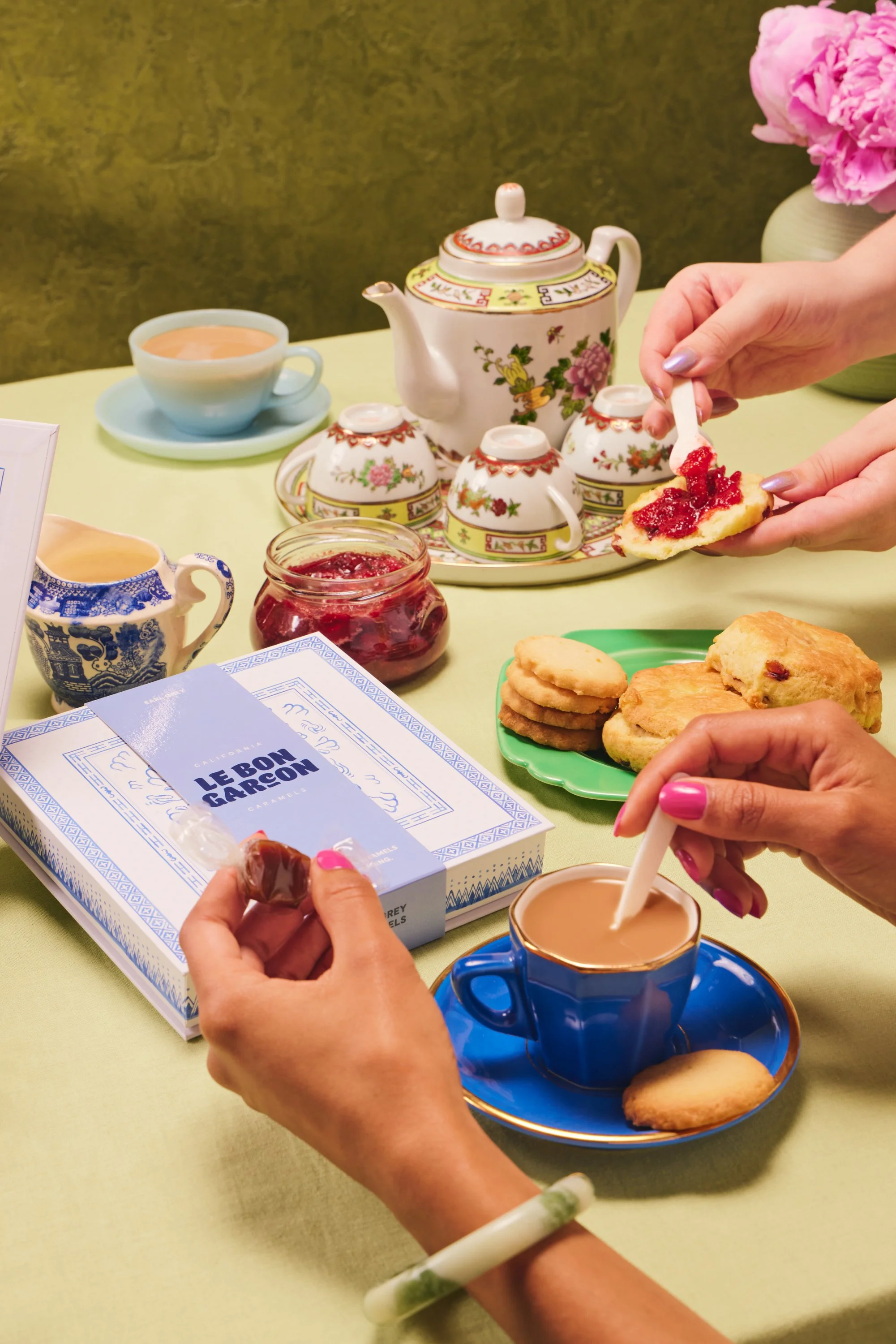 1145_LeBonGarcon070326_Lifestyle_EarlyGreyTeaParty.jpg