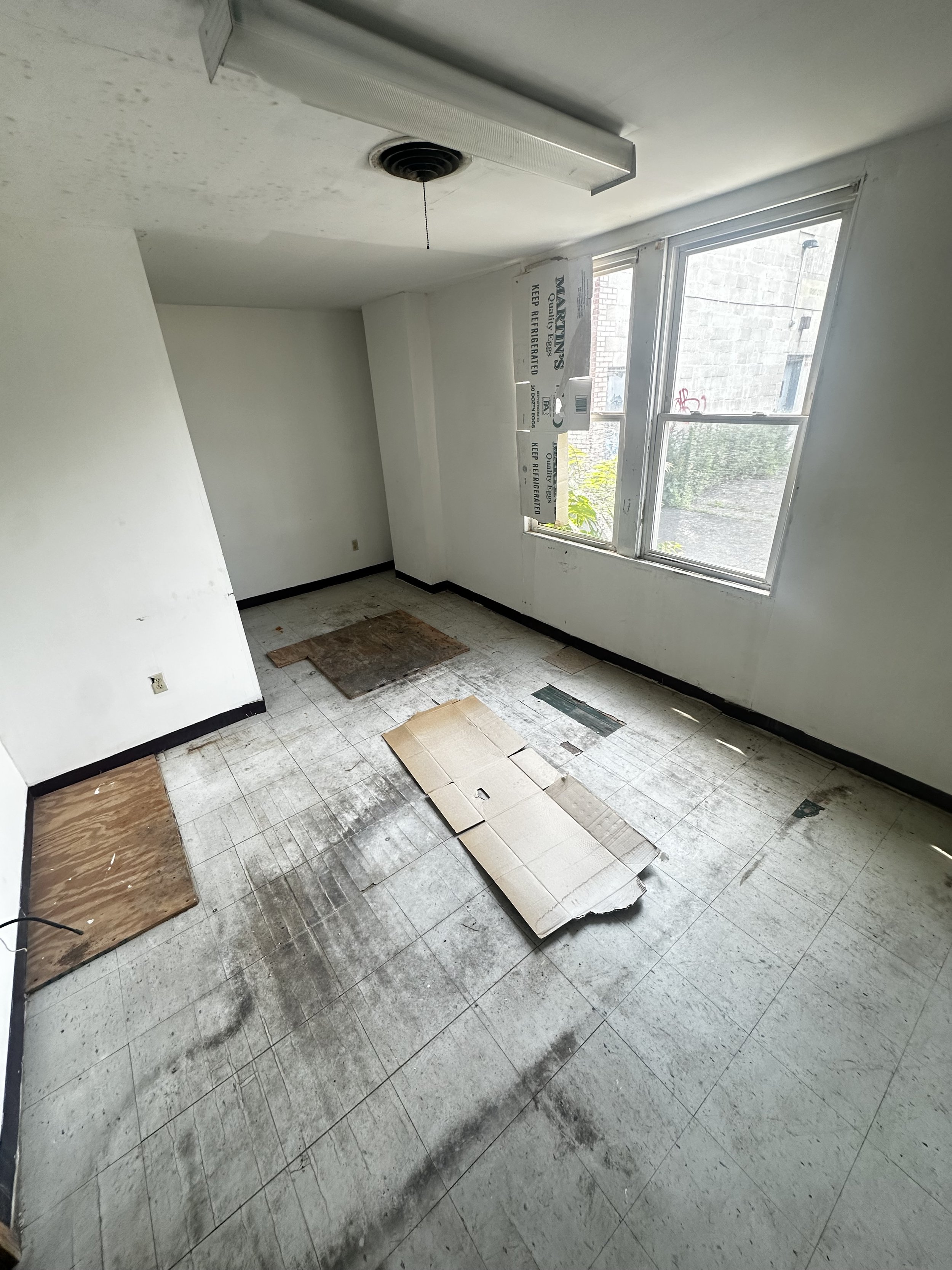 960 Dixwell Back left room.jpg