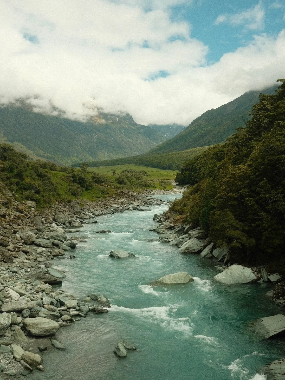 A few postcards from my family trip to New Zealand 📷🇳🇿

This trip was incredible and I&rsquo;m genuinely so sad to be home 🥲 We spent the first half hiking in the mountains and the second half slowing down at the beach. New Zealand truly has so m