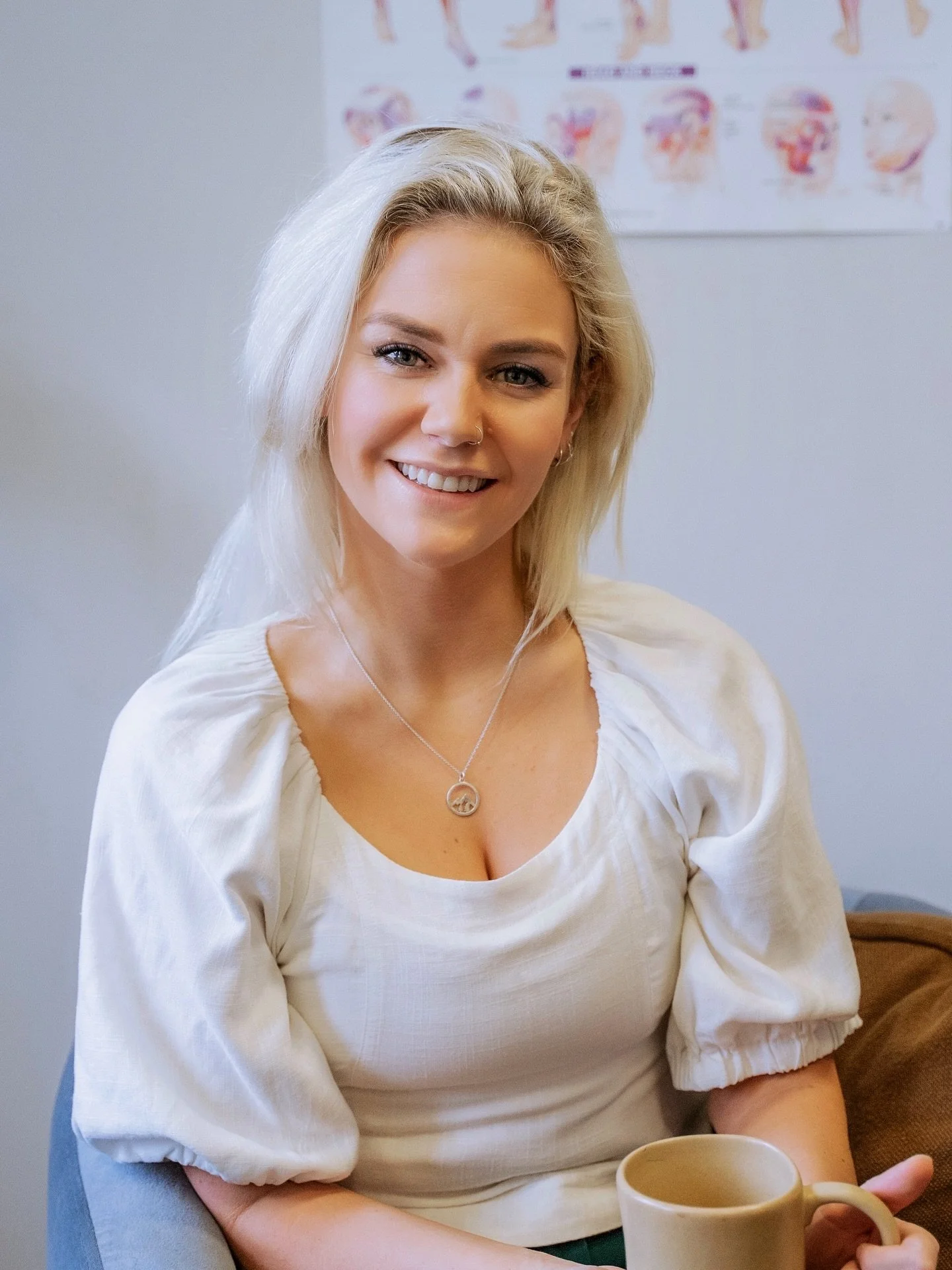 Let me introduce myself 👋🏽

Hi, I&rsquo;m Dee Coulter (BPhty, BSc in kinesiology) a physiotherapist, movement enthusiast, and the Boss Lady of Coultervate Recovery.

My journey into rehab started long before I opened my own clinic. I&rsquo;ve alway