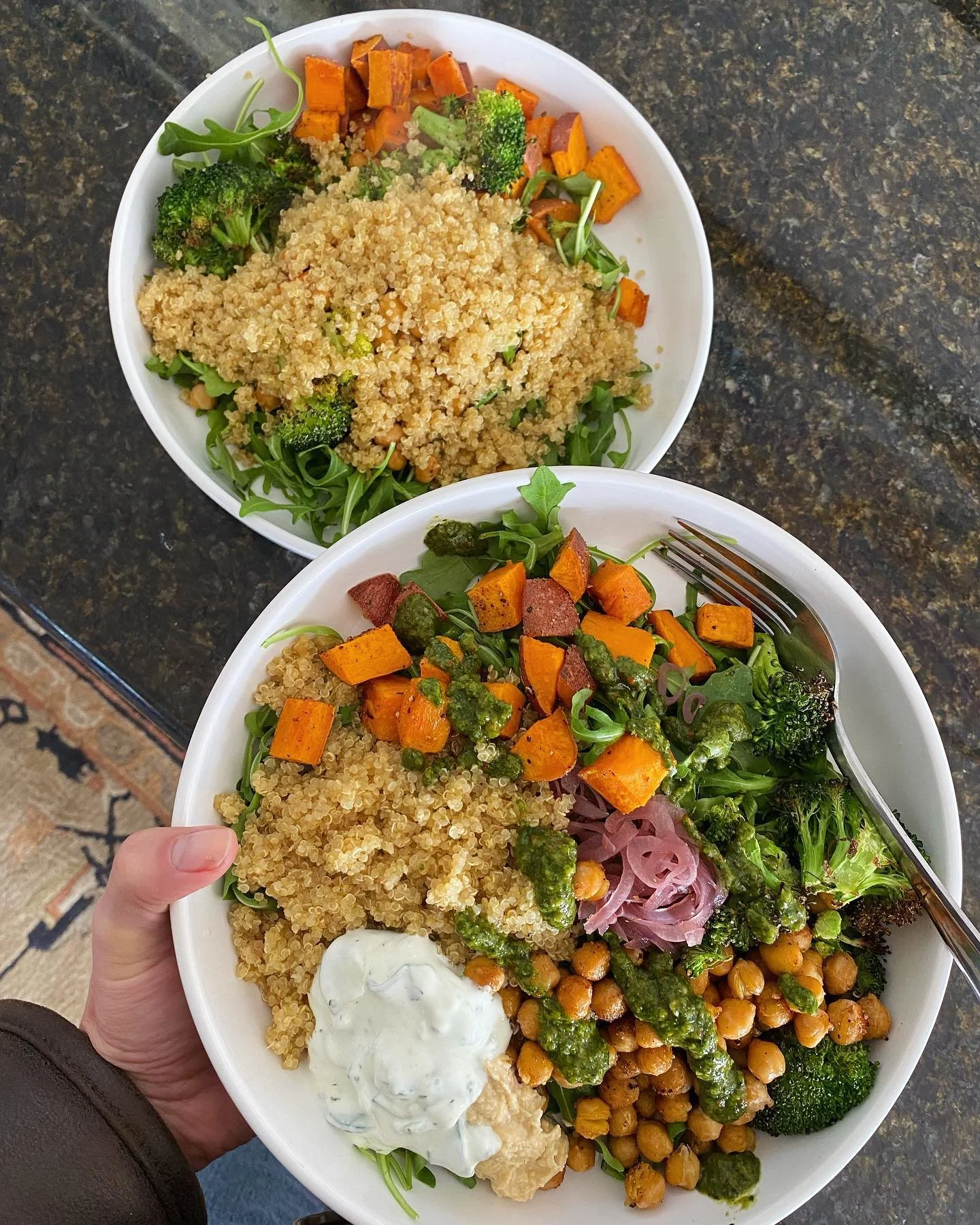 👋 just a little reminder that eating plant based every now and then is not only delicious, but also INCREDIBLY easy to make, super healthy for your gut, and really cost effective! My guess this bowl is around ~$3.50?! I&rsquo;ll take it. 

Deets:
1-
