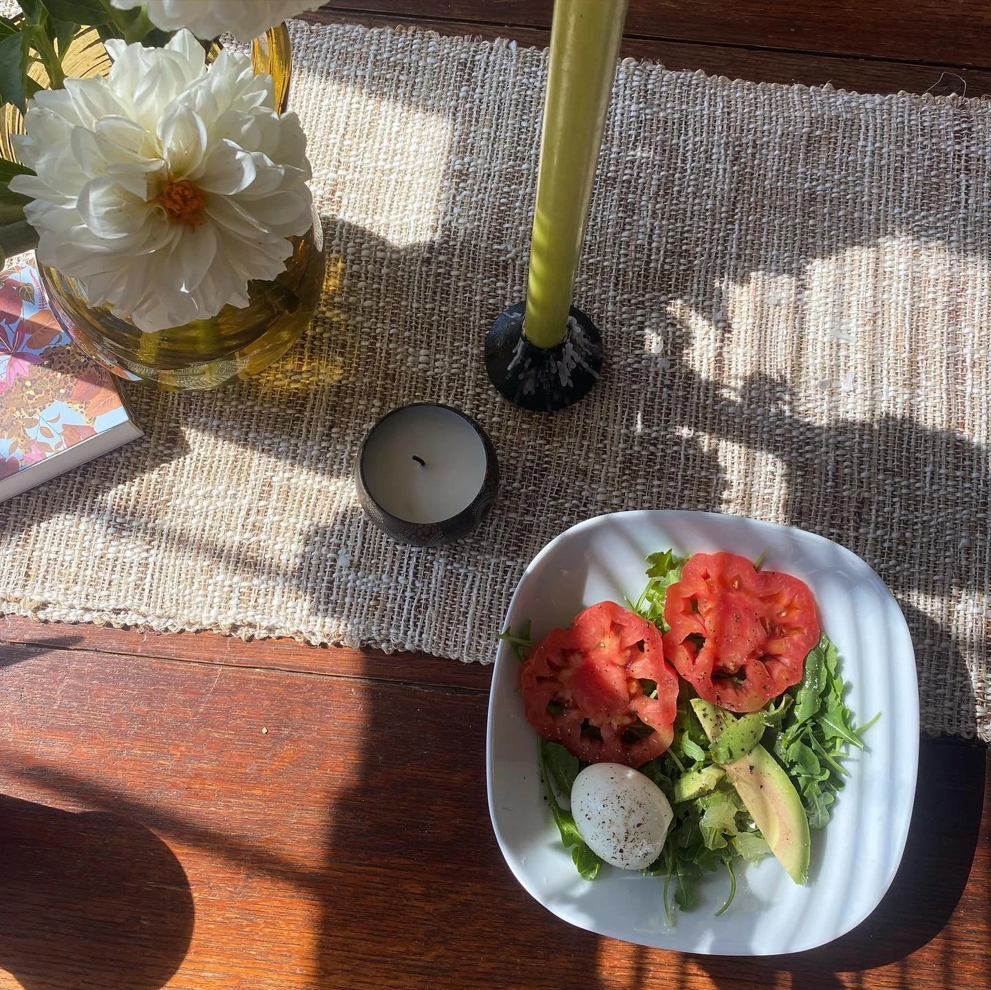 The simplicity of this breakfast - arugula, heirloom tomato, avocado, soft boiled egg, salt+pepper+olive oil 🤍

It&rsquo;s amazing how if you choose local, high quality ingredients, you don&rsquo;t really need much for it to be a flavor bomb. Someti
