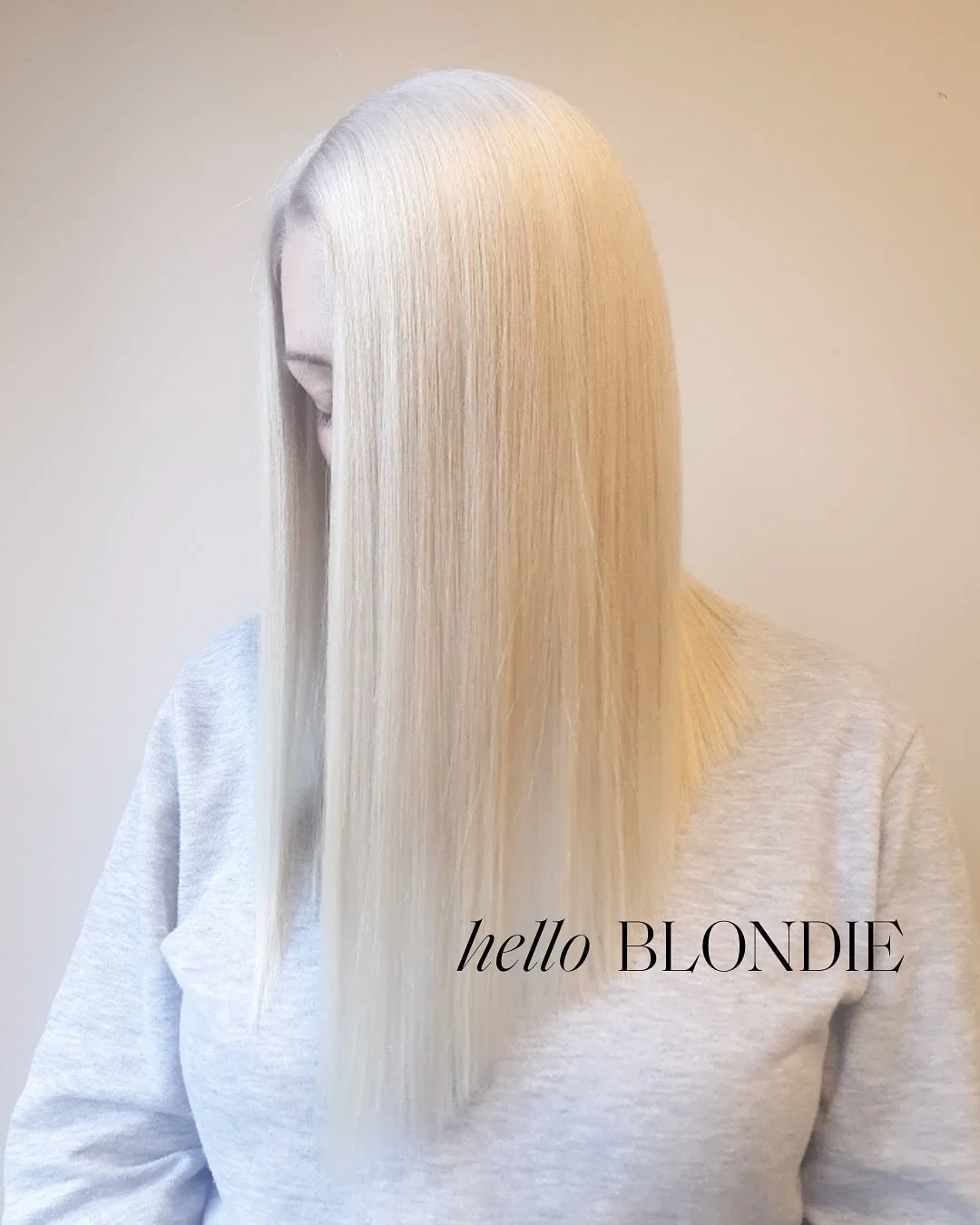 Hands up if you think maintaining blonde can be hard work 🙋&zwj;♀️
It can be.. but it doesn&rsquo;t have to be!
Quality products are essential, not only if damage has been done but throughout your colour journey in order to give your blonde the TLC 